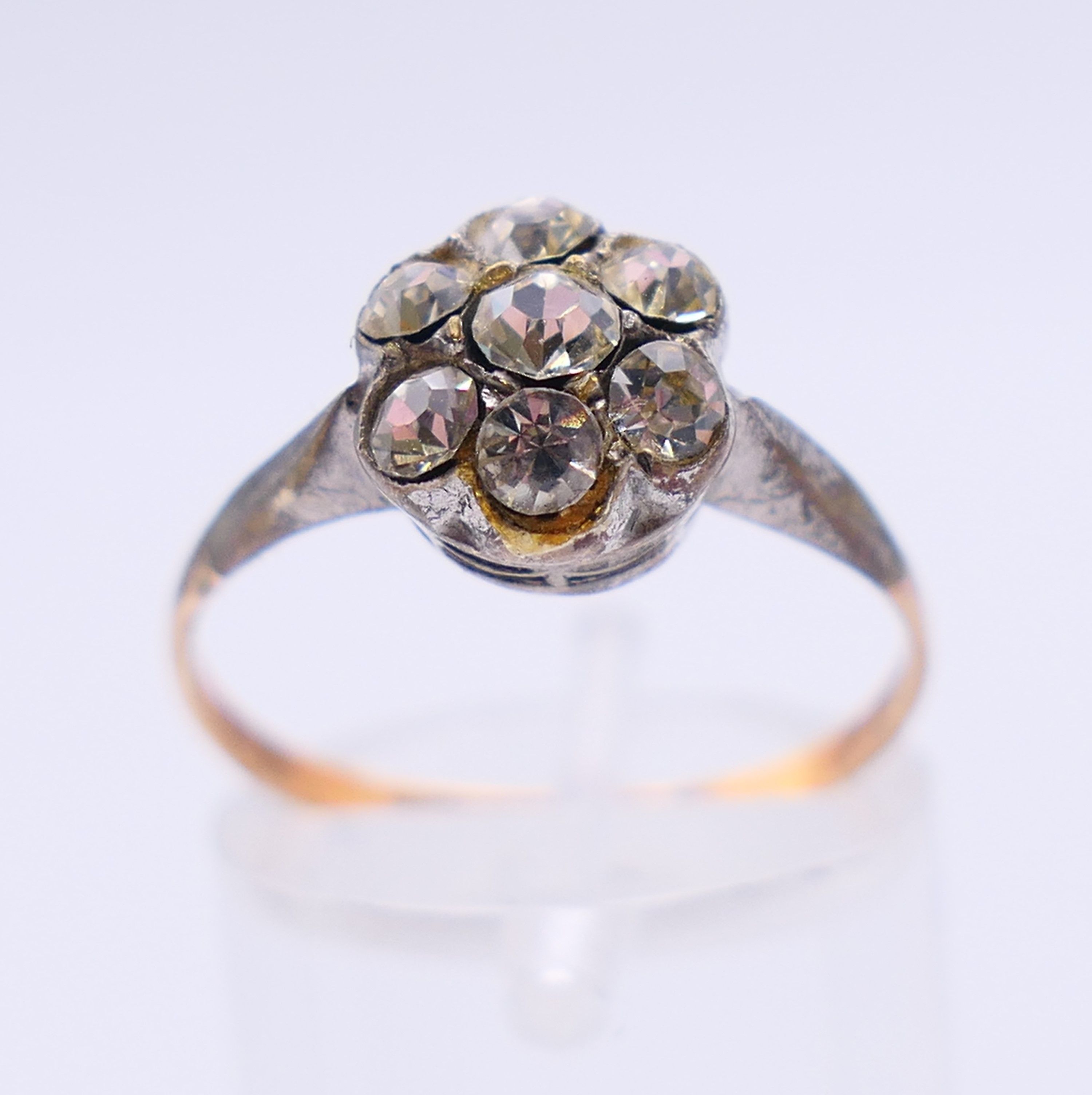 A quantity of various costume jewellery, to include a pair of 9 ct gold earrings 0. - Image 7 of 21