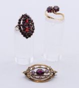A quantity of garnet jewellery, to include an 18 ct gold two-stone ring 2.