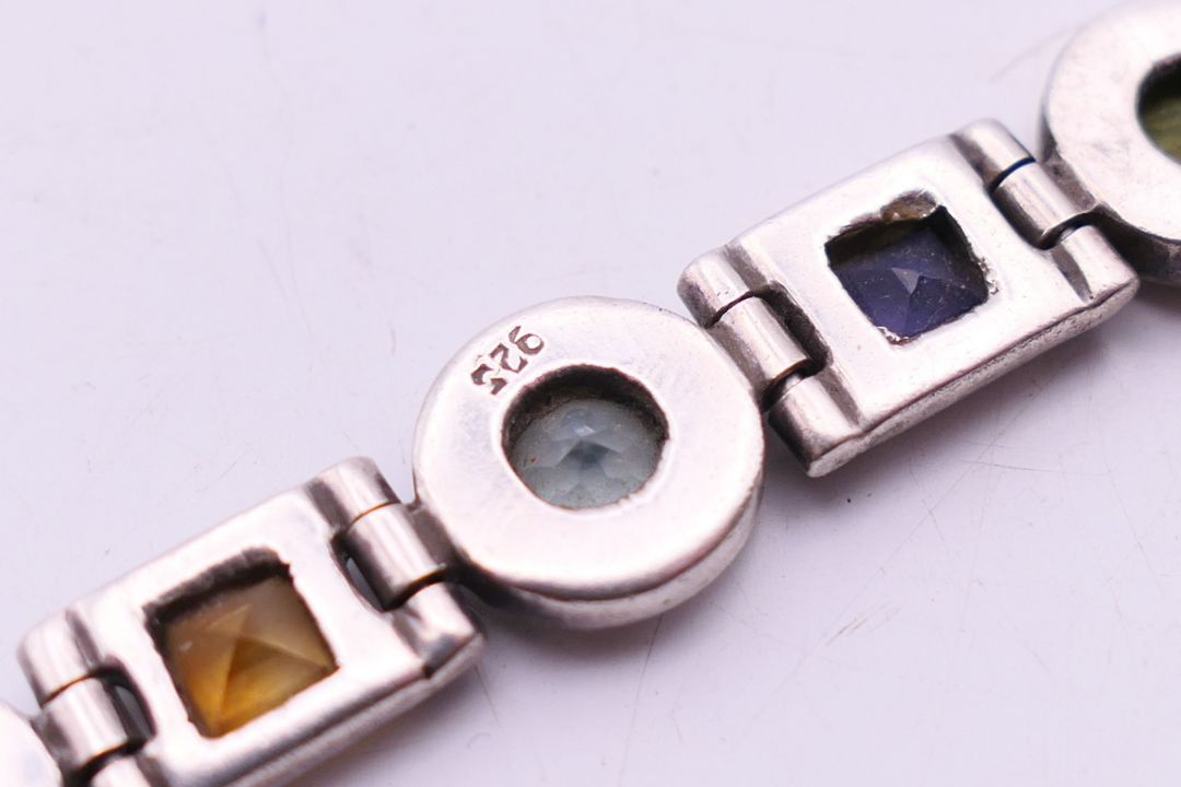 A quantity of 925 silver jewellery, to include a bangle, a multi-stone bracelet, two rings, - Image 16 of 23