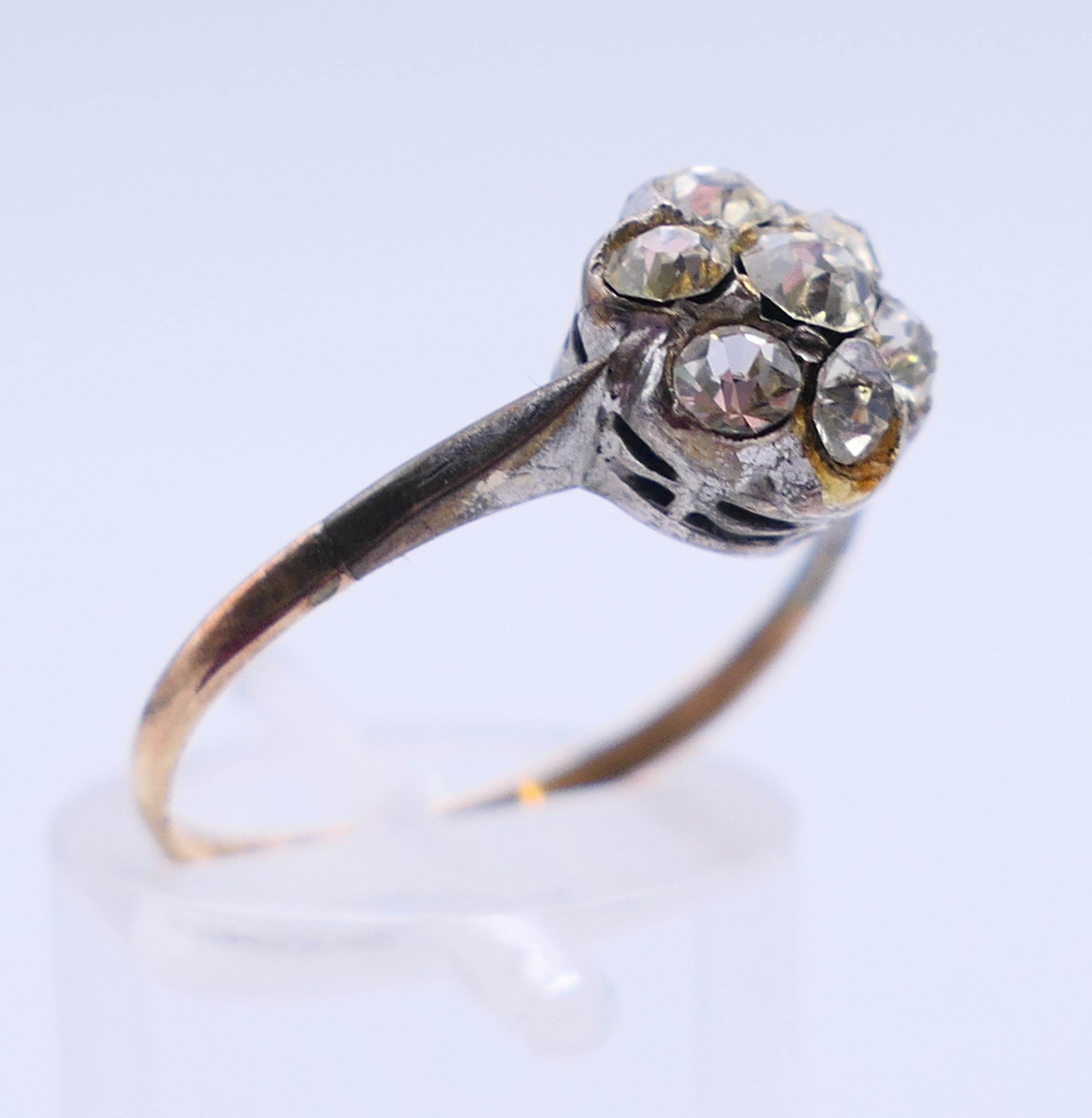 A quantity of various costume jewellery, to include a pair of 9 ct gold earrings 0. - Image 8 of 21