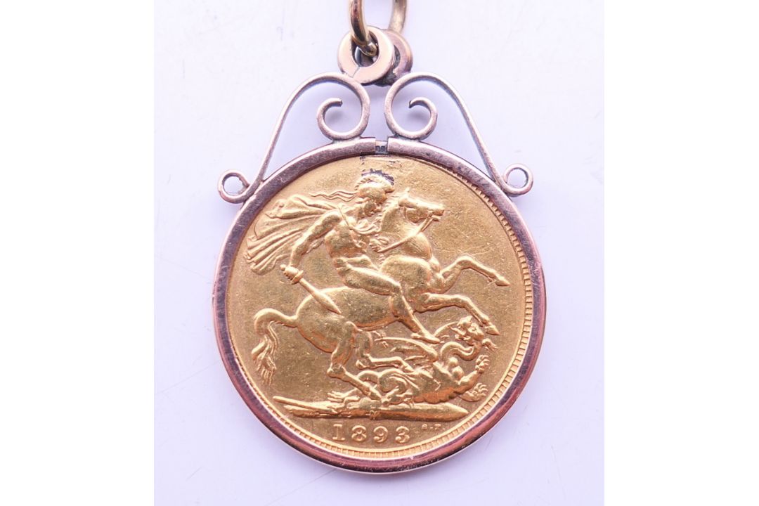 An 1893 sovereign pendant on a 9 ct gold chain. Pendant 2.3 cm diameter, chain 46 cm long. 35. - Image 2 of 6