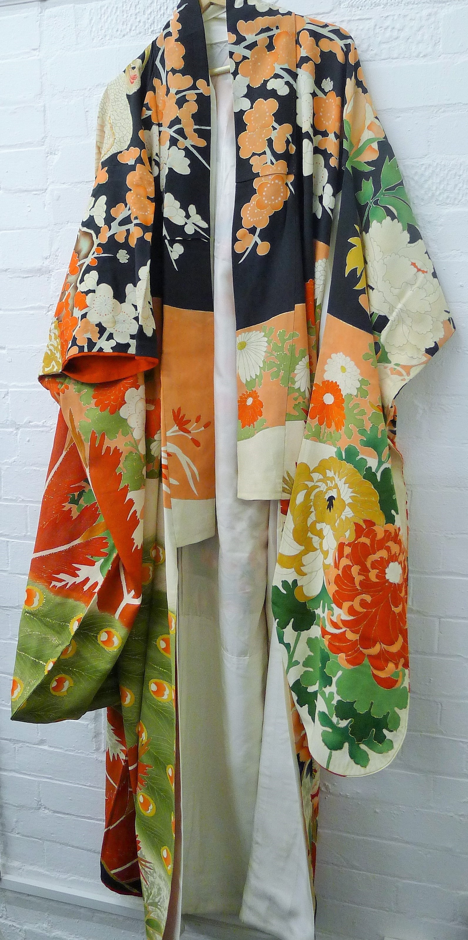 A quantity of various Japanese silk kimonos, shoes, etc. - Image 7 of 18