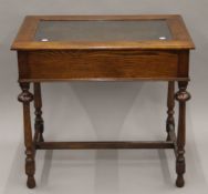 An early 20th century oak vitrine. 84 cm long.
