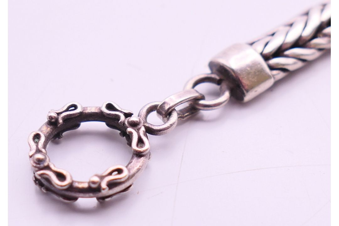 A quantity of 925 silver jewellery, to include a bangle, a multi-stone bracelet, two rings, - Image 14 of 23