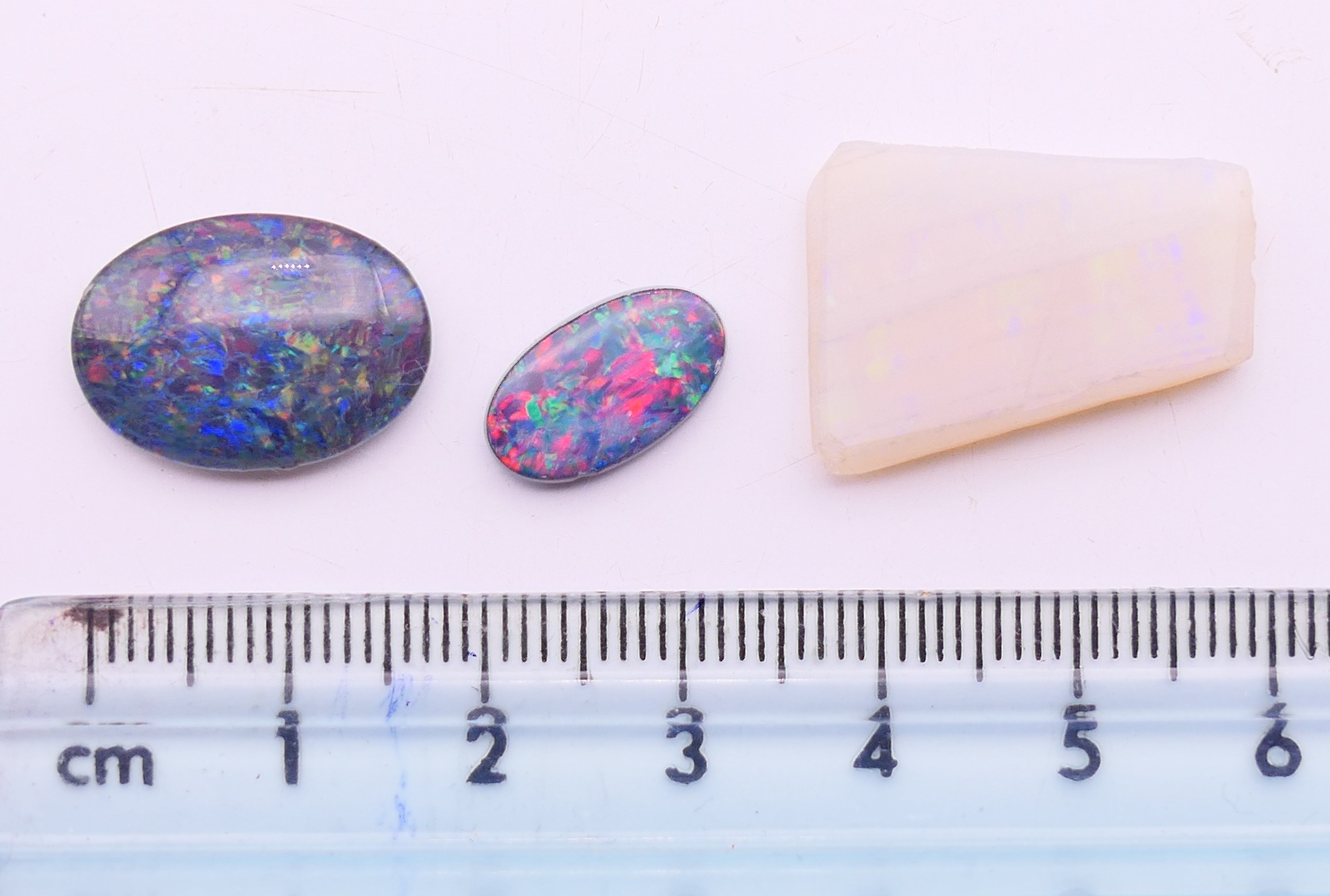 Two loose black opals and a white opal. Black opals 2 cm high and 1.5 cm high, white opal 2 cm x 1. - Image 2 of 8