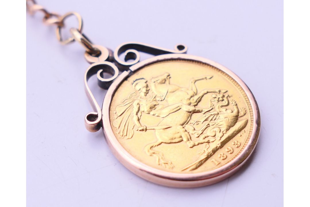 An 1893 sovereign pendant on a 9 ct gold chain. Pendant 2.3 cm diameter, chain 46 cm long. 35. - Image 3 of 6