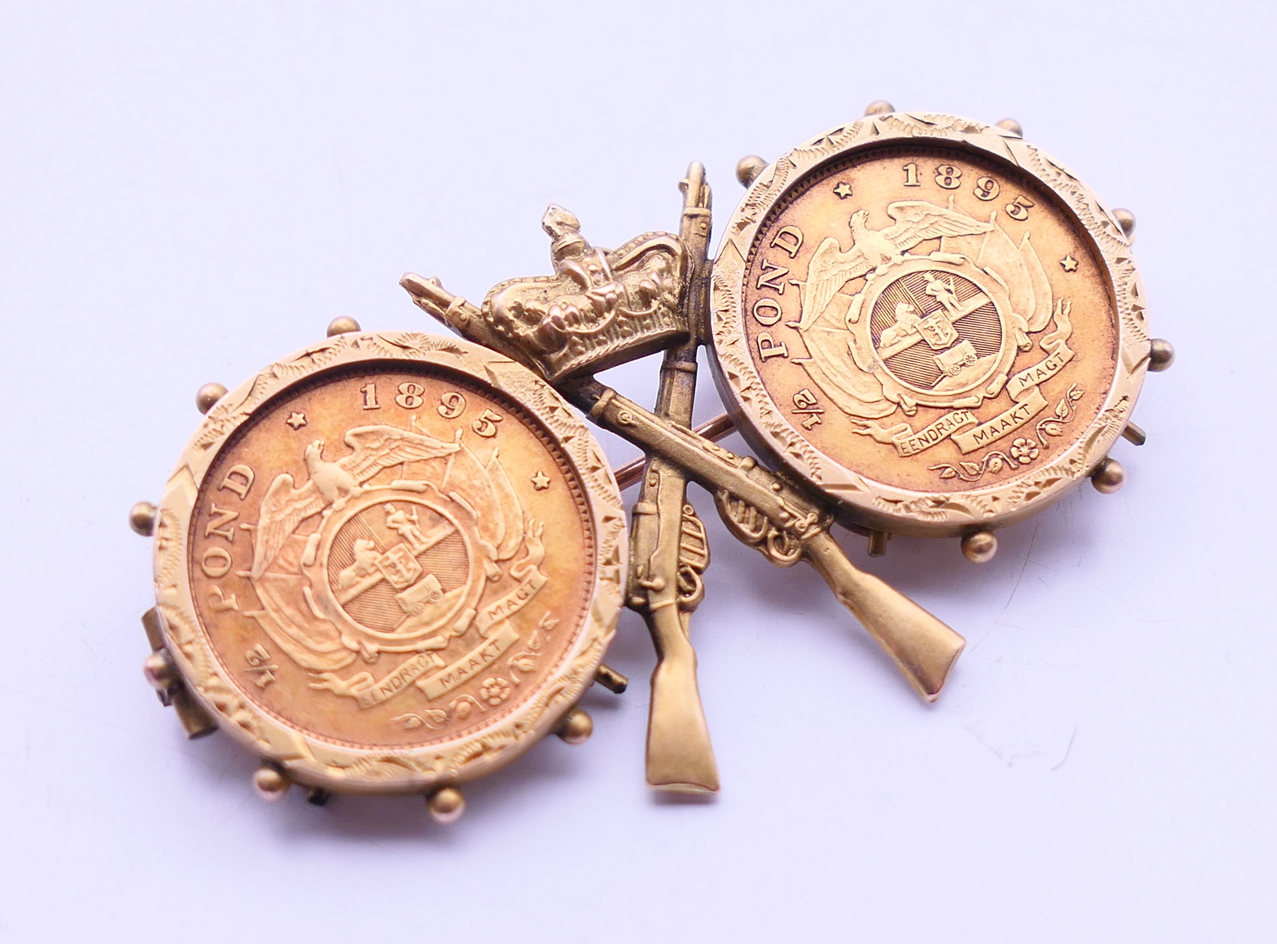 A 9 ct gold military brooch set with two 1895 South African half-pond coins. 5 cm wide x 3 cm high. - Image 2 of 6