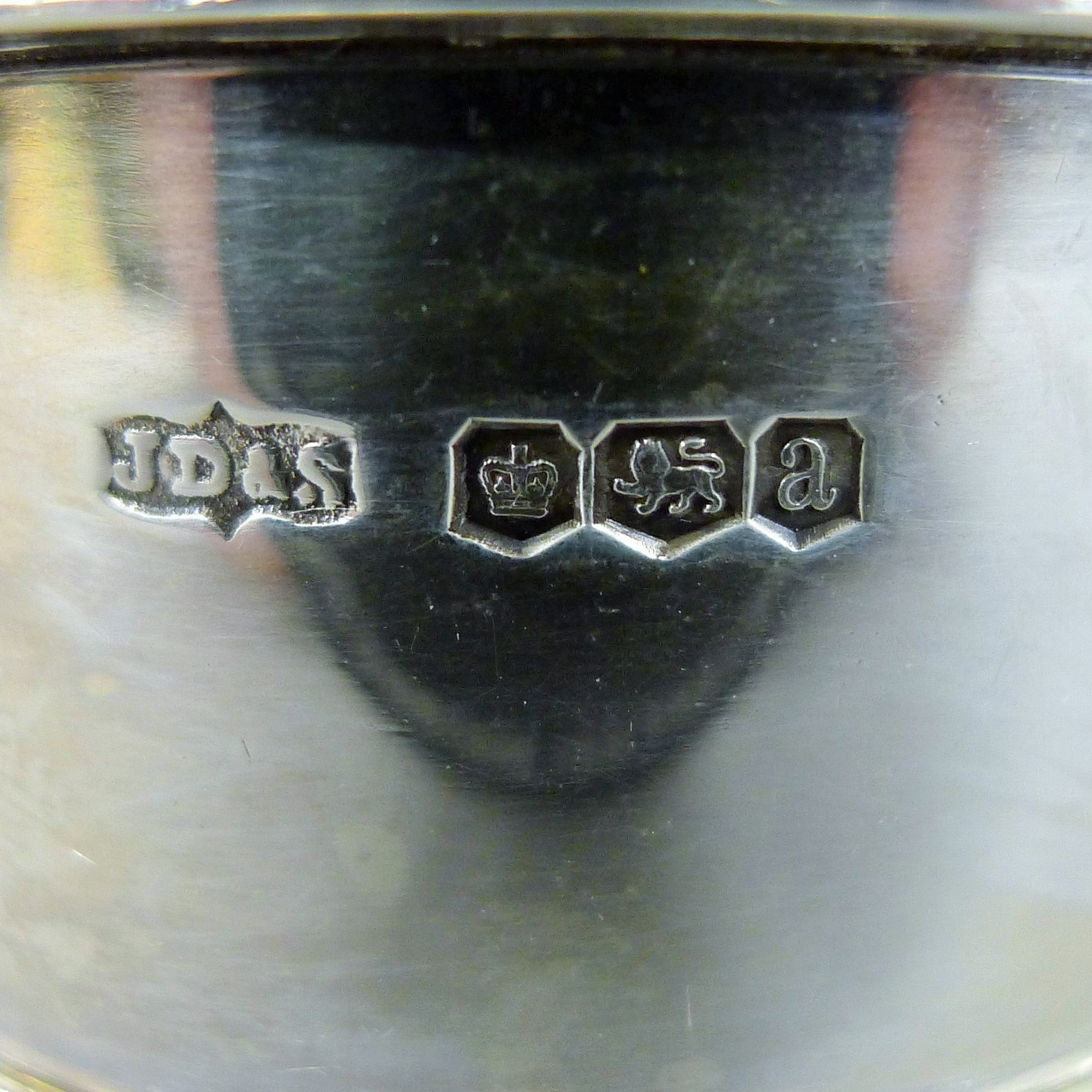 A cased pair of silver napkin rings. The case 13.5 cm wide. 114.5 grammes. - Image 3 of 4