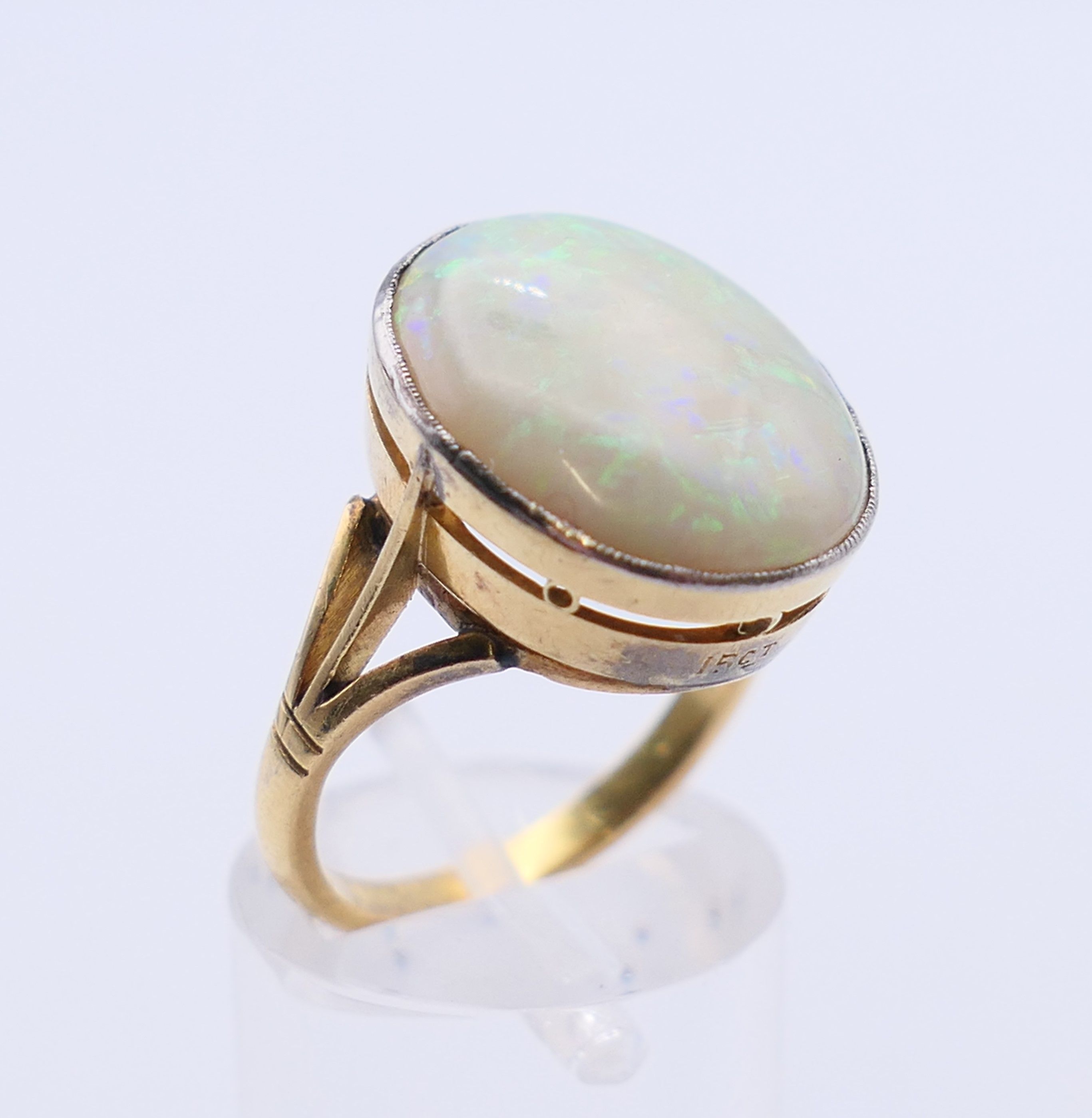 A 15 ct gold and opal ring. Opal 1.8 cm high. Ring size O. - Image 3 of 6