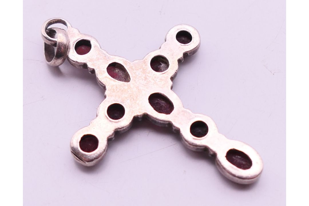 A quantity of 925 silver jewellery, to include a bangle, a multi-stone bracelet, two rings, - Image 23 of 23