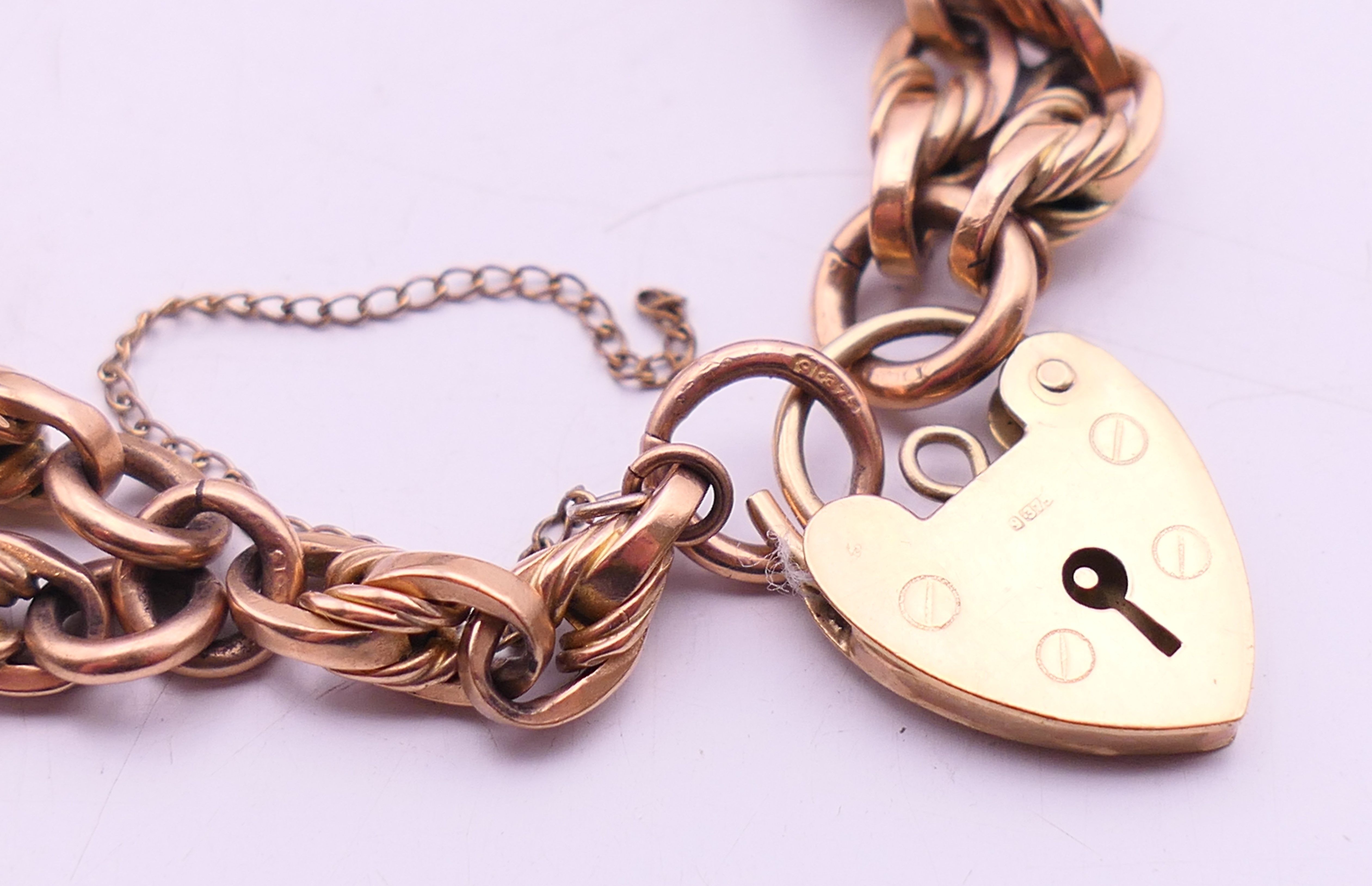 A 9 ct gold bracelet with heart padlock fastening. 19 cm long. 38 grammes. - Image 2 of 5
