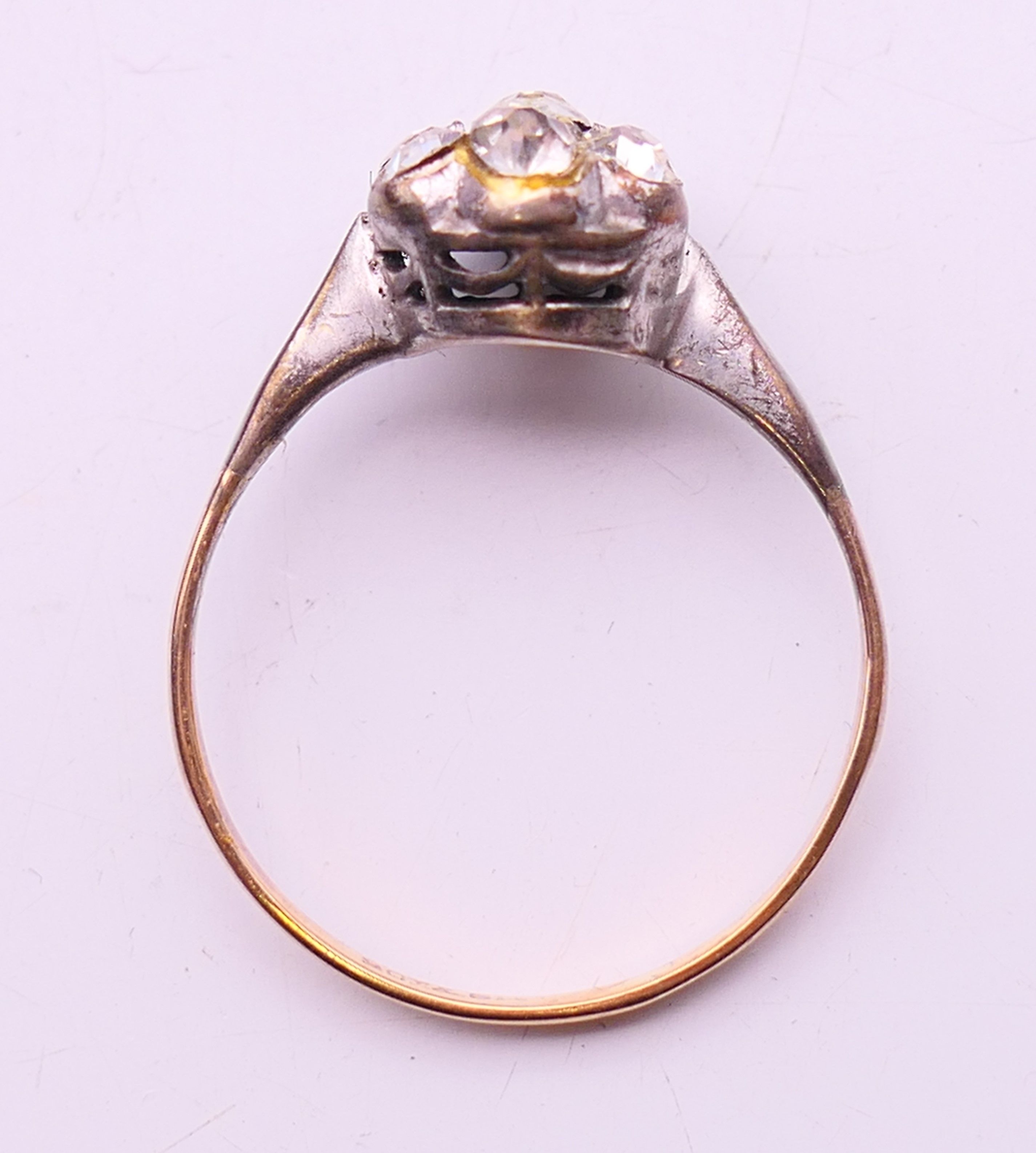 A quantity of various costume jewellery, to include a pair of 9 ct gold earrings 0. - Image 10 of 21