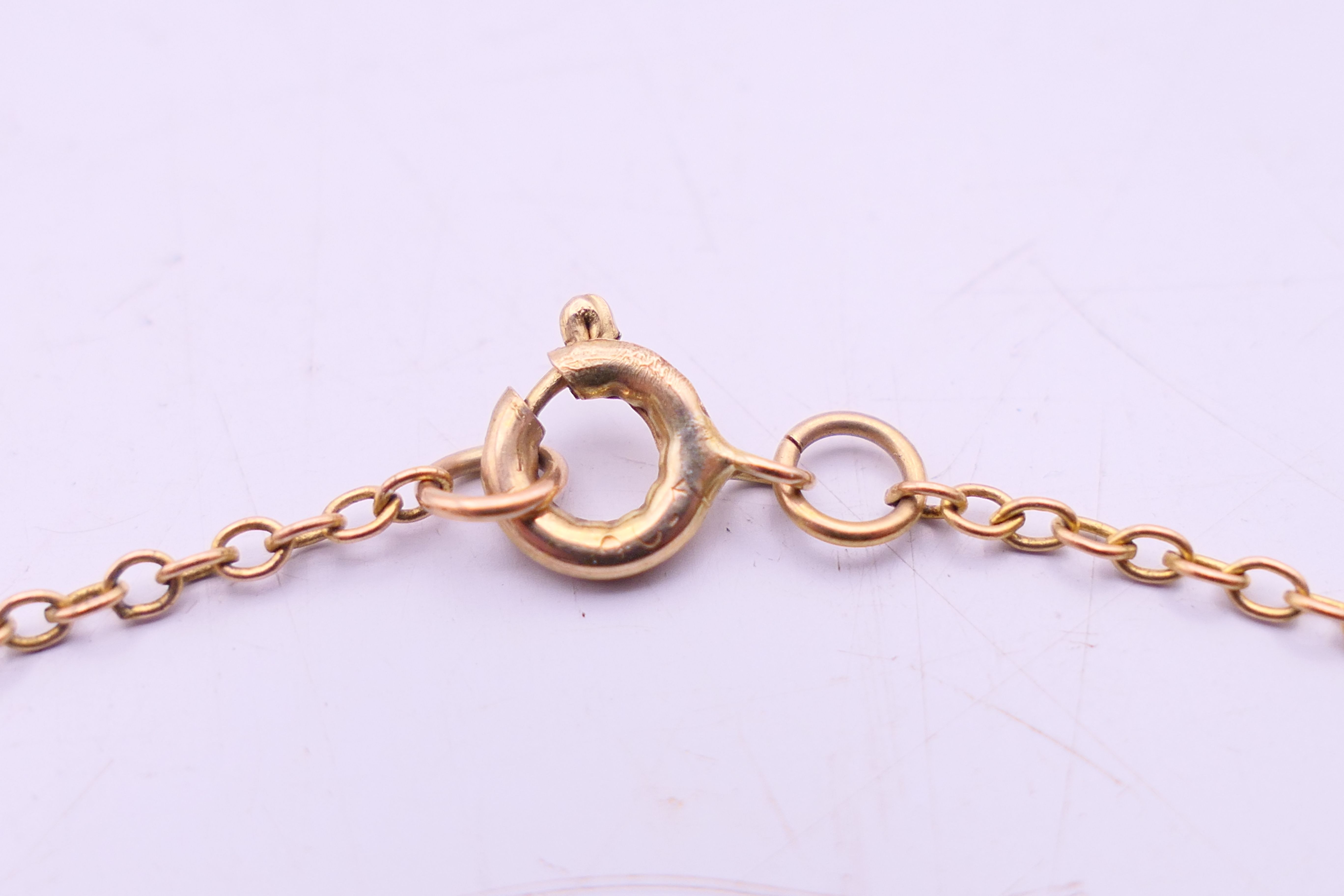 A 1900 sovereign pendant on a 9 ct gold chain. Pendant 2.3 cm diameter, chain 60 cm long. 12. - Image 5 of 5