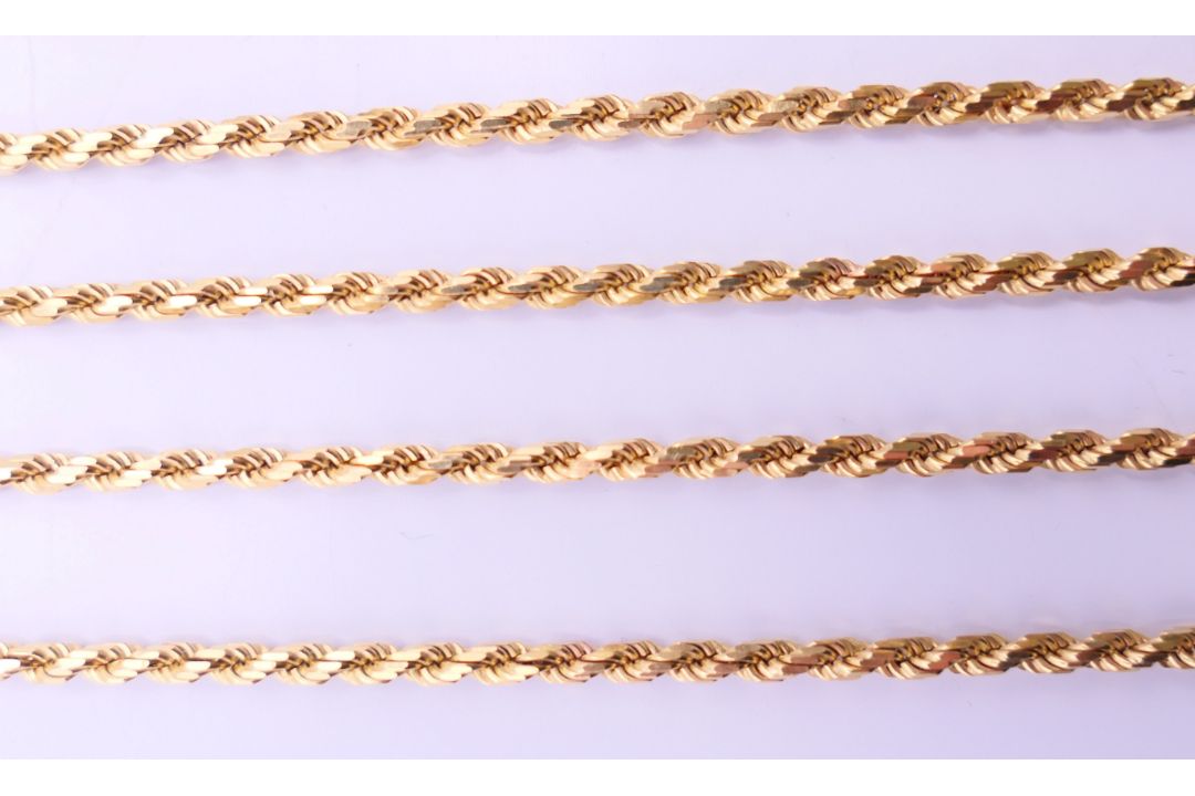 Two 9 ct gold chains. Rope twist chain 72 cm long, cable chain 70 cm long. 30.3 grammes. - Image 3 of 8