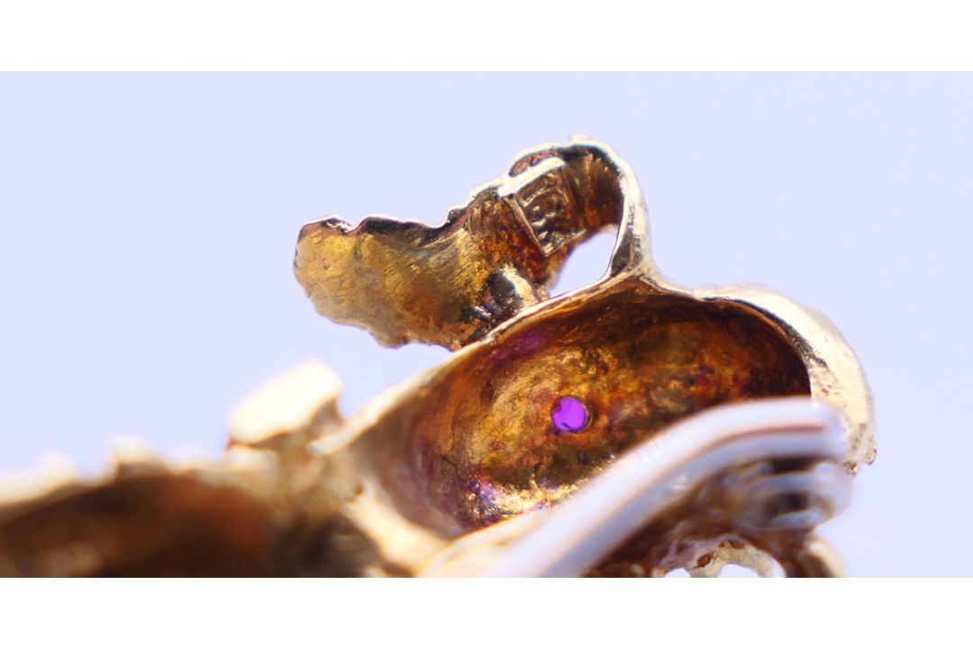 An 18 ct gold poodle dog brooch with ruby set eyes and enamel decoration.. 2.75 cm high. 8. - Image 3 of 3