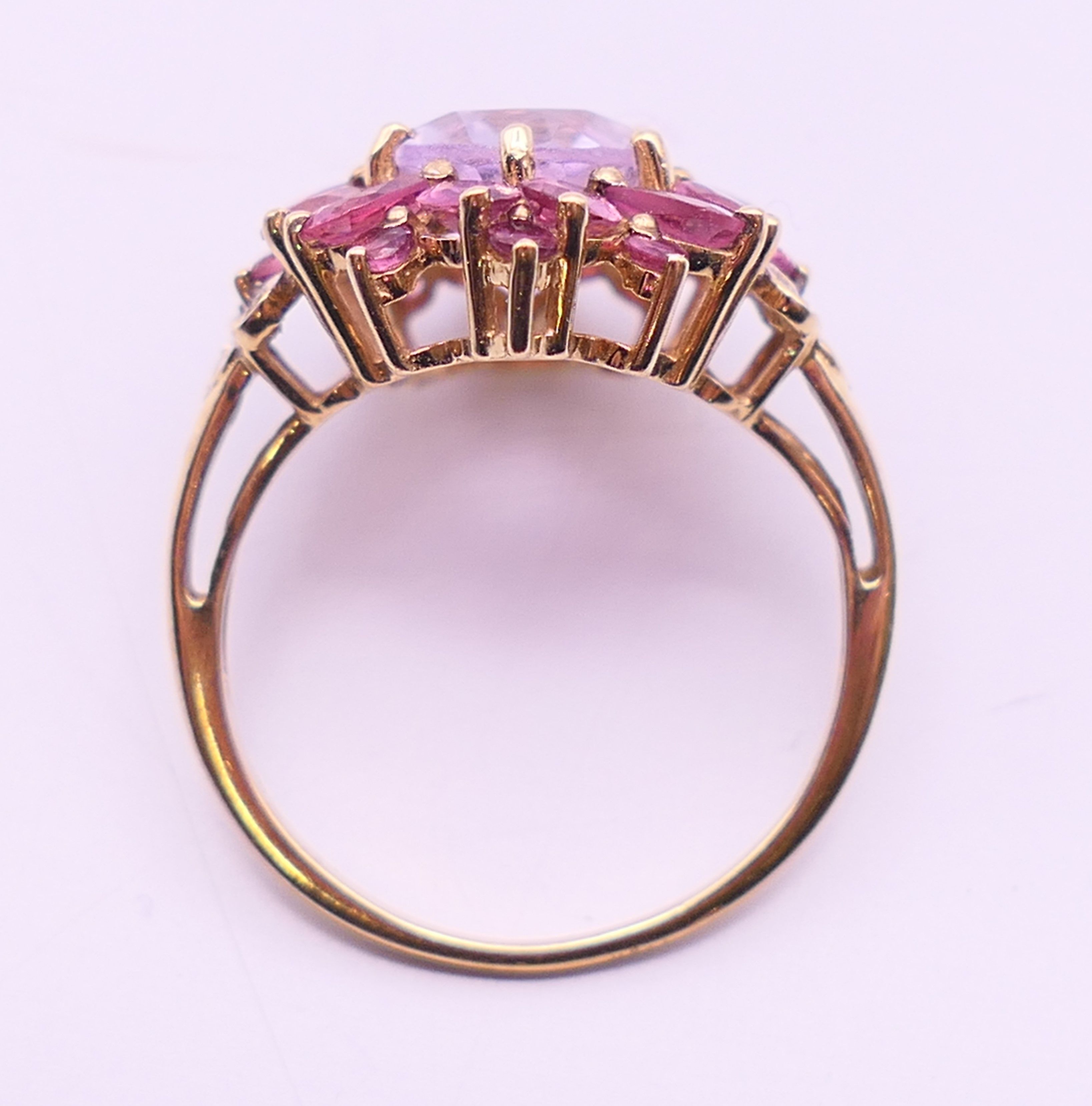 Six 9 ct gold dress rings. 21.2 grammes total weight. - Image 9 of 26