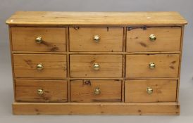 A pine bank of drawers. 149 cm wide.