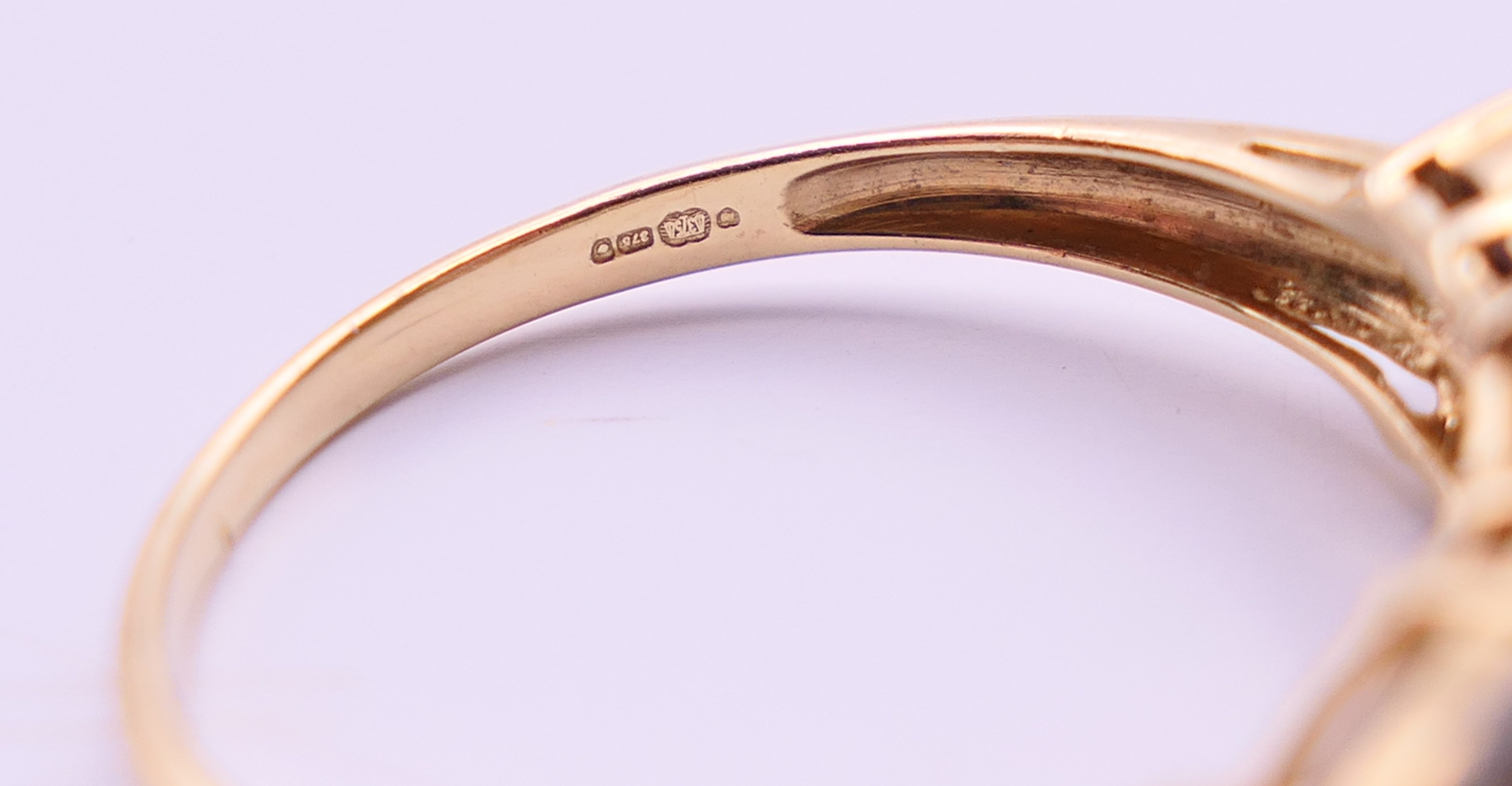 A 9 ct gold dress ring and a matching 9 ct gold bracelet. Bracelet 18 cm long. Ring size Q. 11. - Image 9 of 10