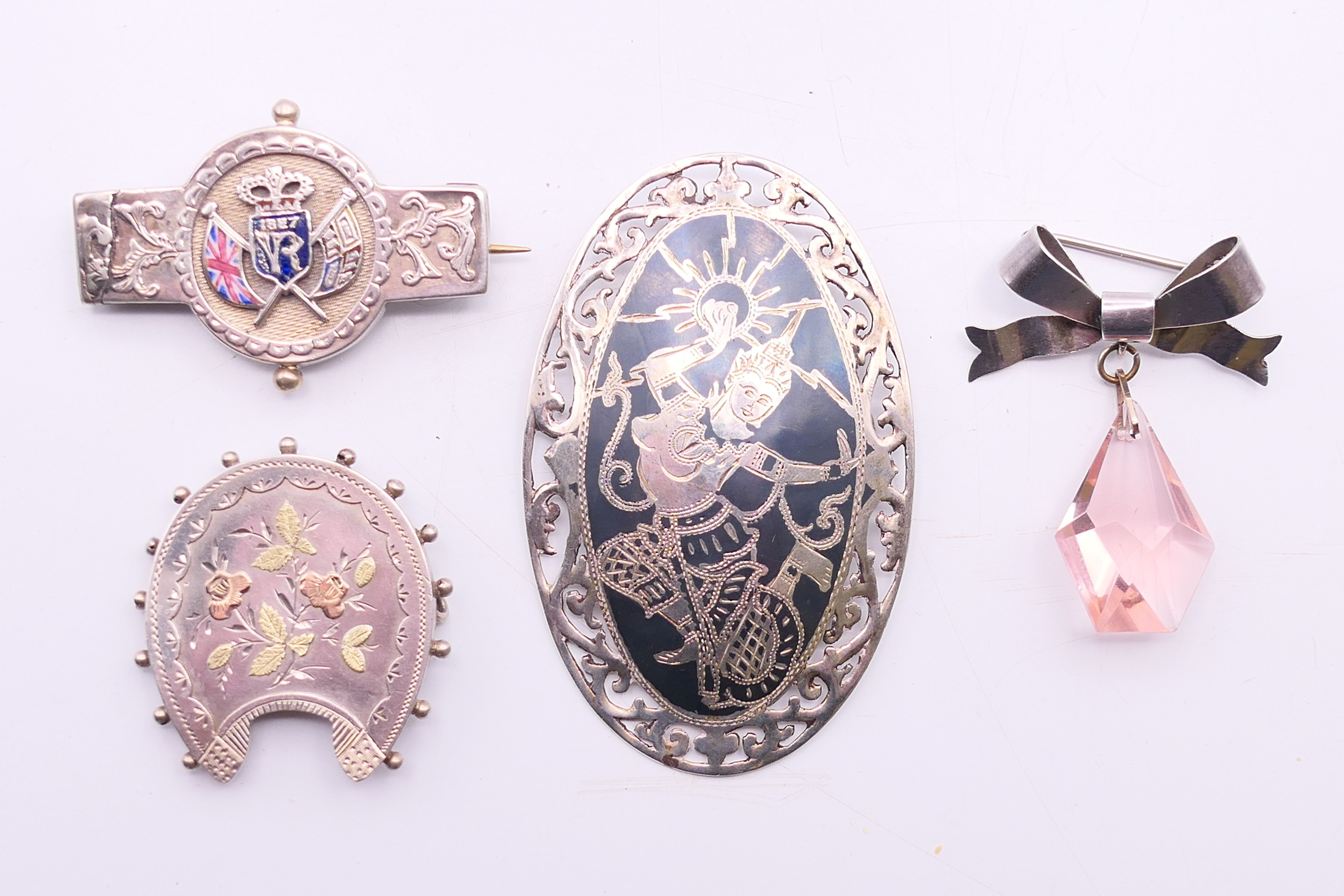 A collection of various brooches, mostly silver to include a Siam brooch, - Image 8 of 12