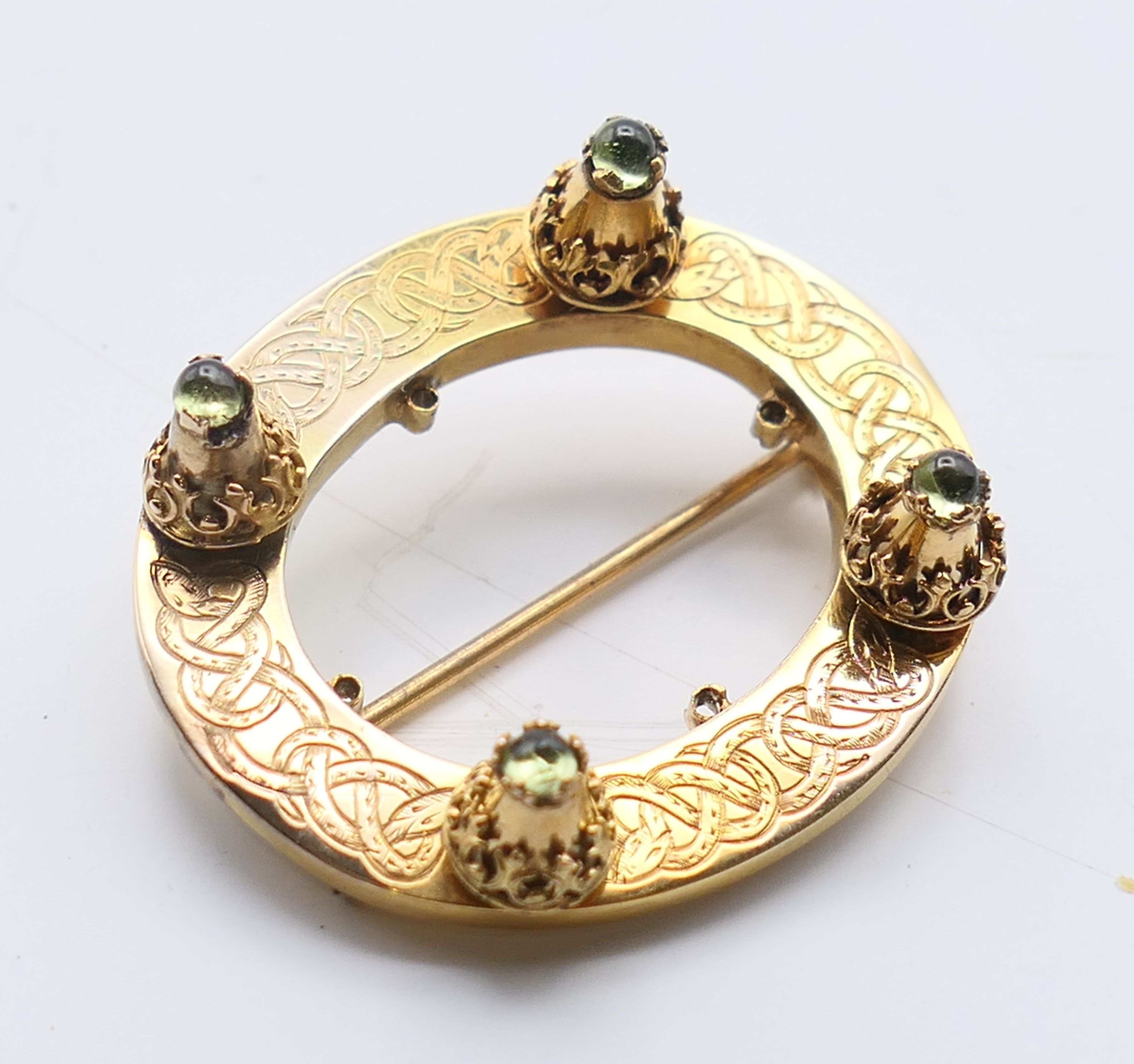 A collection of various brooches, mostly silver to include a Siam brooch, - Image 6 of 12