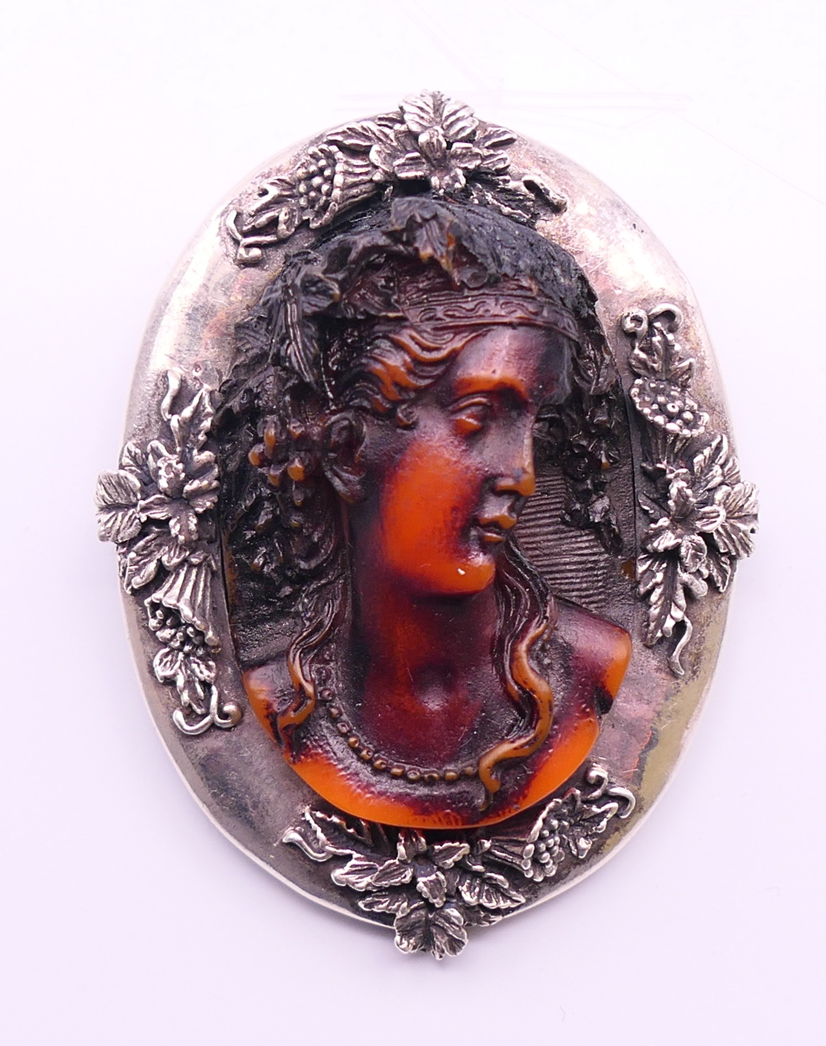 A collection of various brooches, mostly silver to include a Siam brooch, - Image 3 of 12