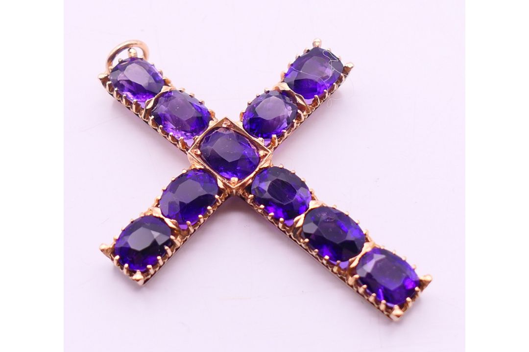 An 18 ct gold and amethyst cross pendant/brooch, - Image 2 of 6