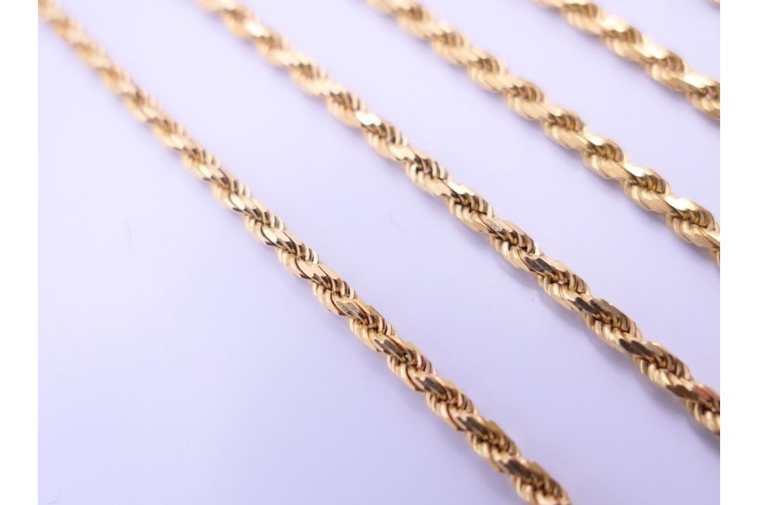 Two 9 ct gold chains. Rope twist chain 72 cm long, cable chain 70 cm long. 30.3 grammes. - Image 4 of 8
