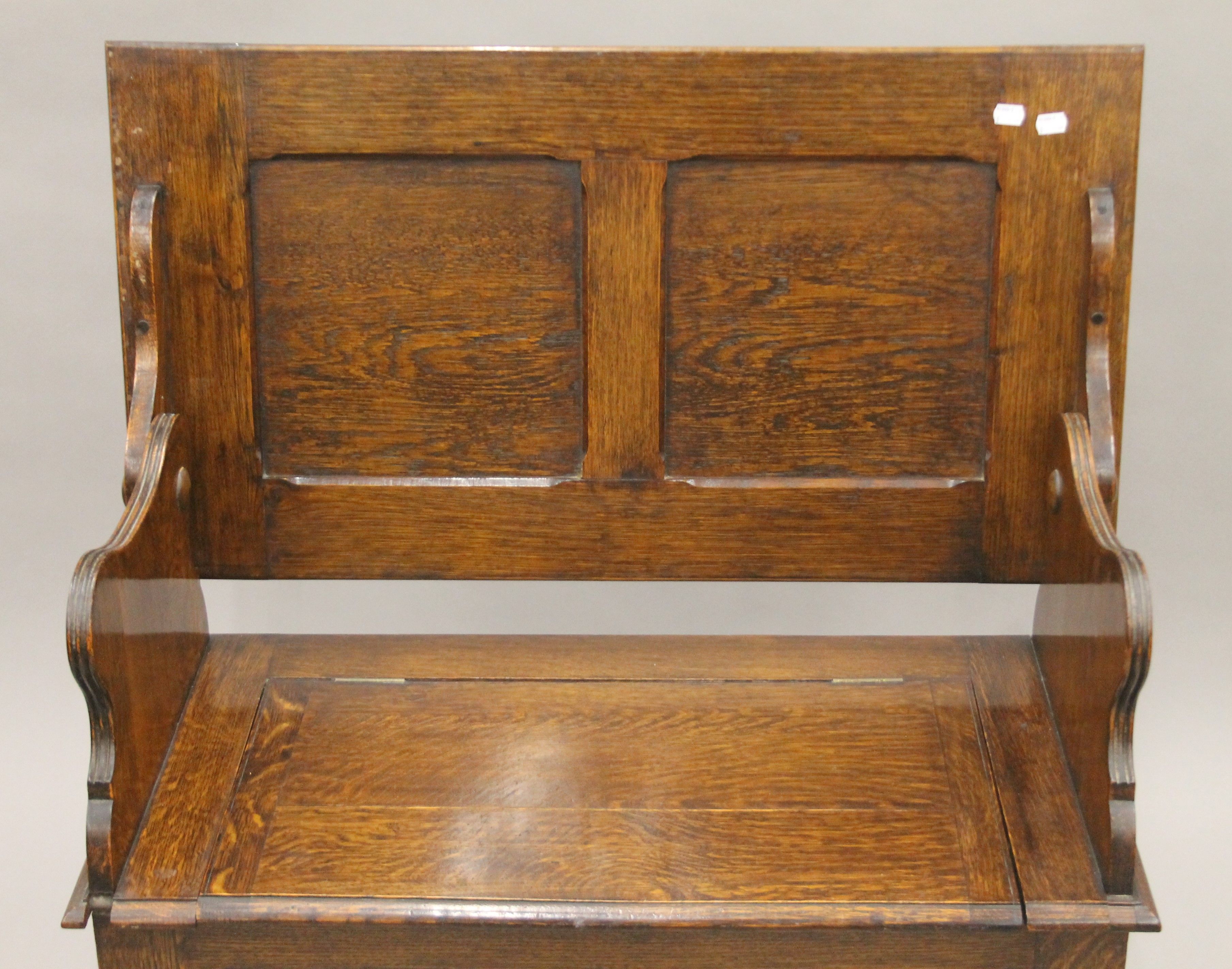 An early 20th century oak monk's bench. 90.5 cm wide. 75 cm high x 45. - Image 2 of 5