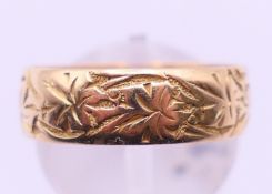 An 18 ct gold wedding band. Ring size R. 4 grammes.