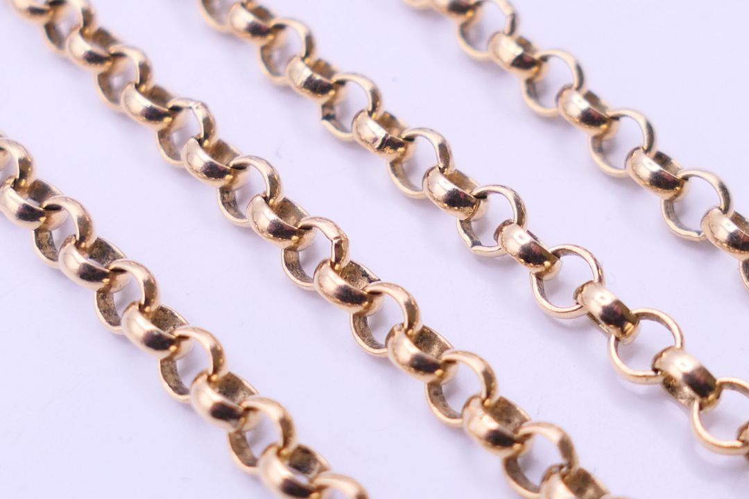 Two 9 ct gold chains. Rope twist chain 72 cm long, cable chain 70 cm long. 30.3 grammes. - Image 7 of 8
