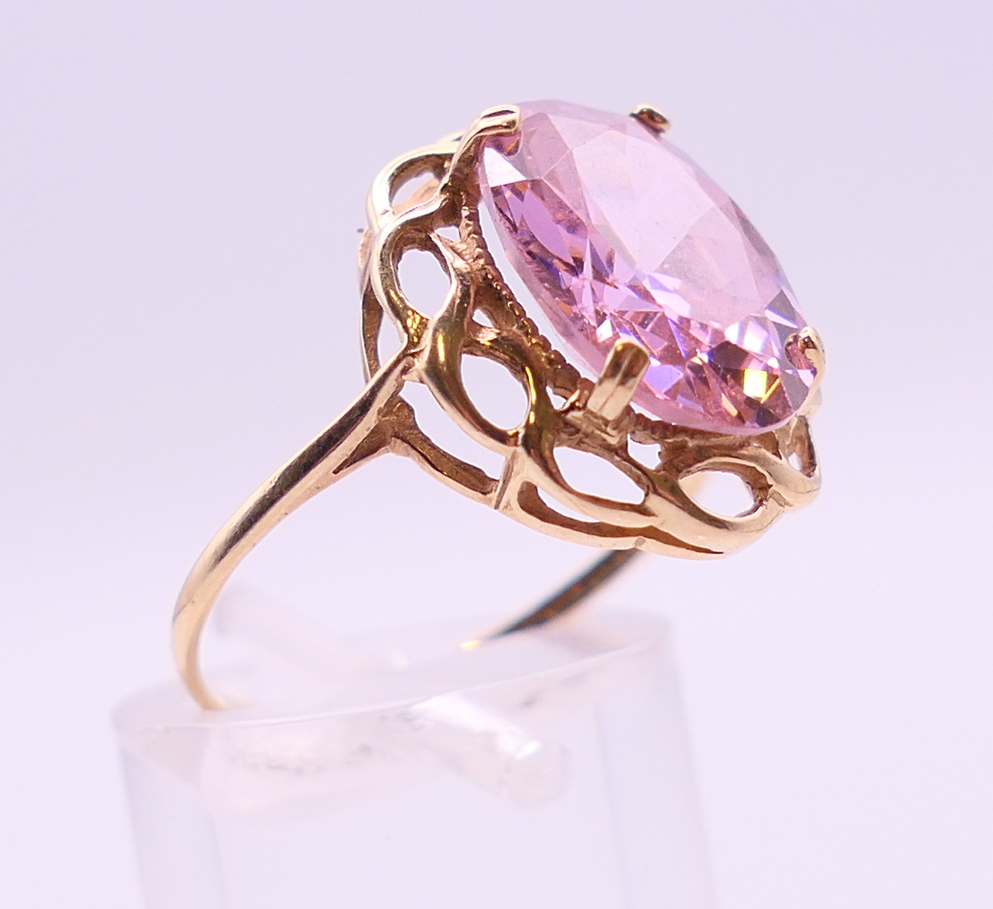 Six 9 ct gold dress rings. 21.2 grammes total weight. - Image 24 of 26