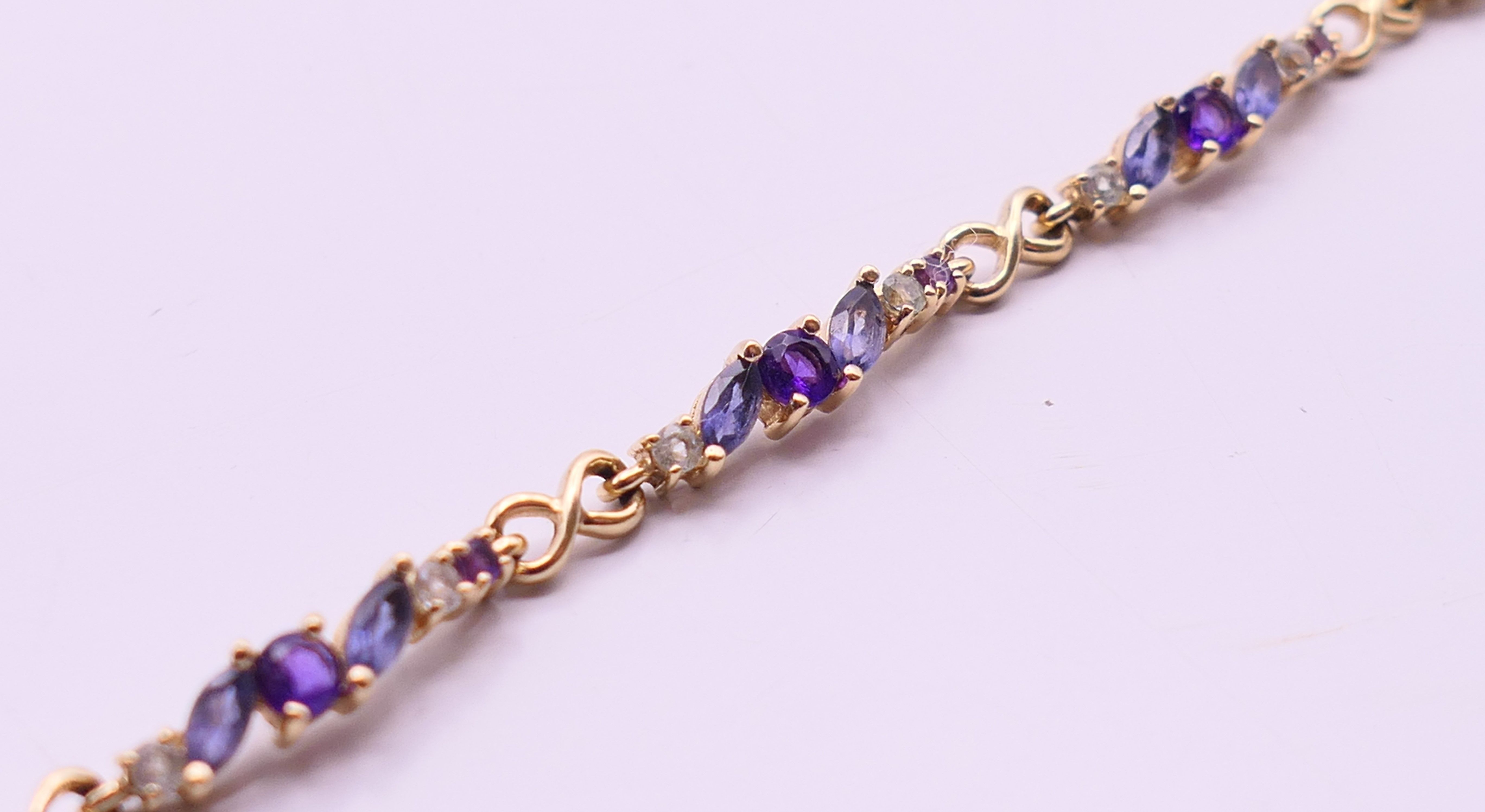 A 9 ct gold dress ring and a matching 9 ct gold bracelet. Bracelet 18 cm long. Ring size Q. 11. - Image 5 of 10