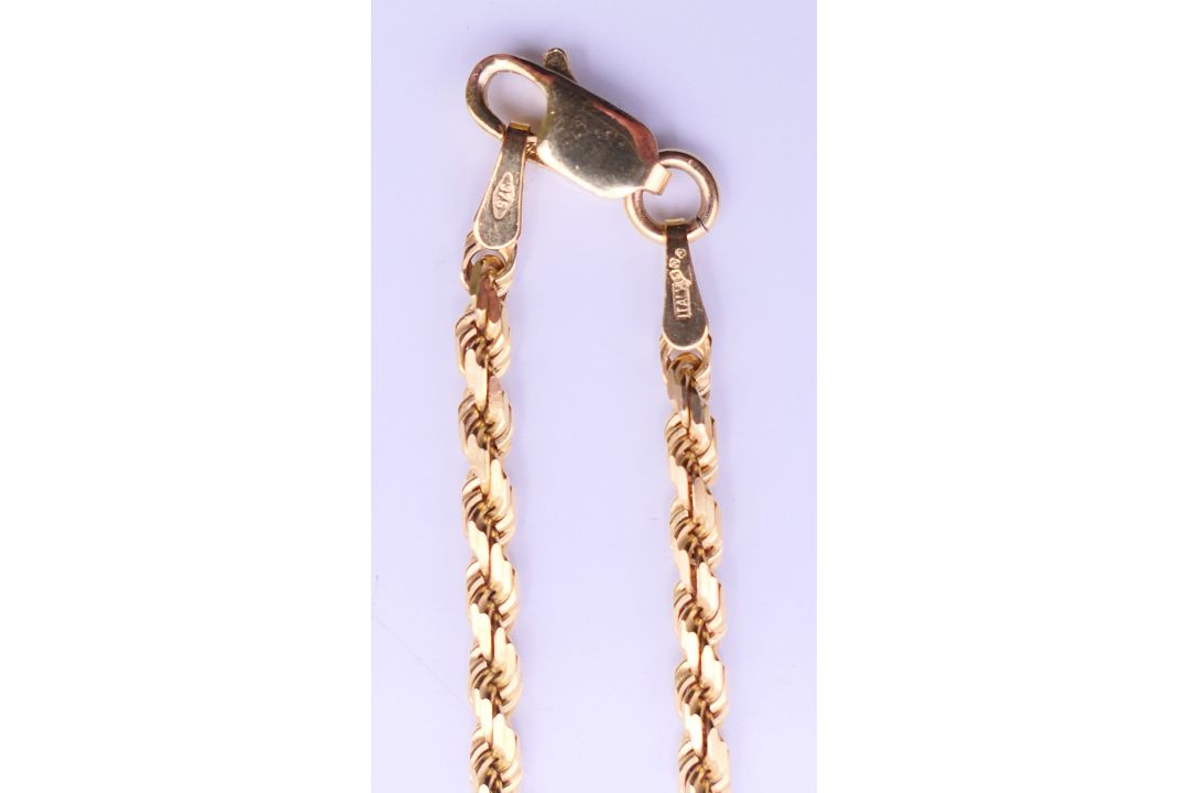 Two 9 ct gold chains. Rope twist chain 72 cm long, cable chain 70 cm long. 30.3 grammes. - Image 5 of 8