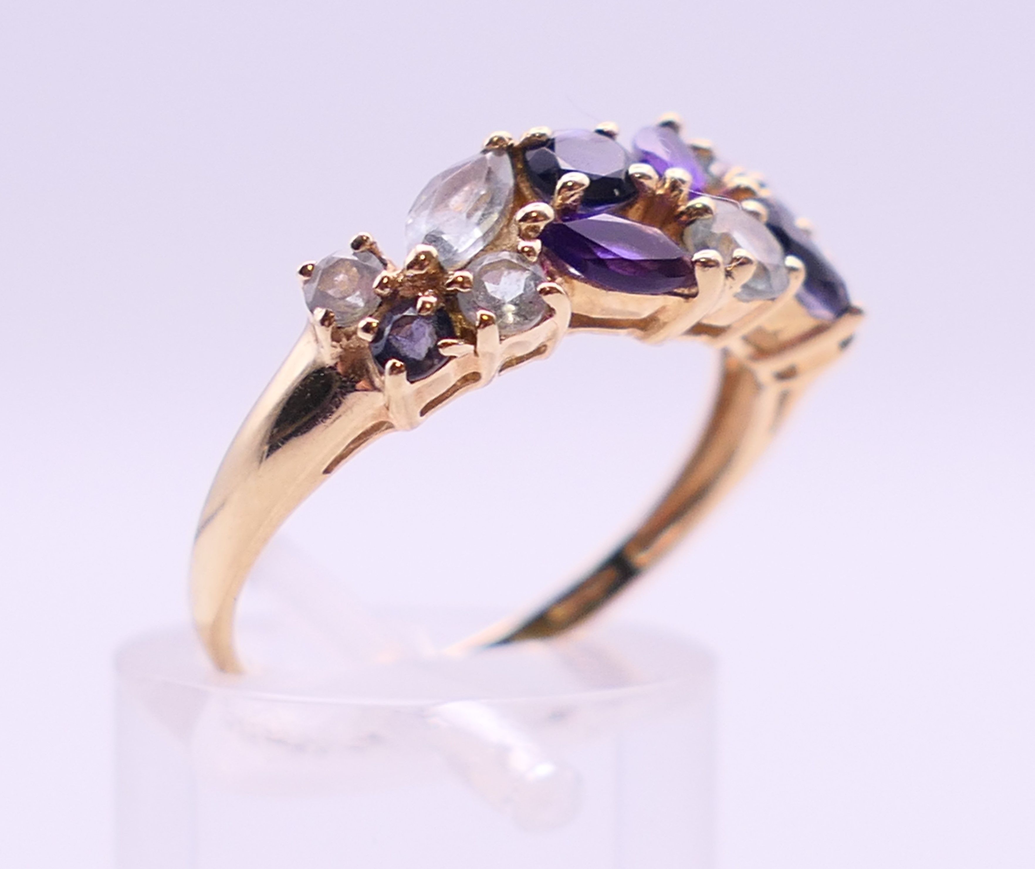 A 9 ct gold dress ring and a matching 9 ct gold bracelet. Bracelet 18 cm long. Ring size Q. 11. - Image 8 of 10