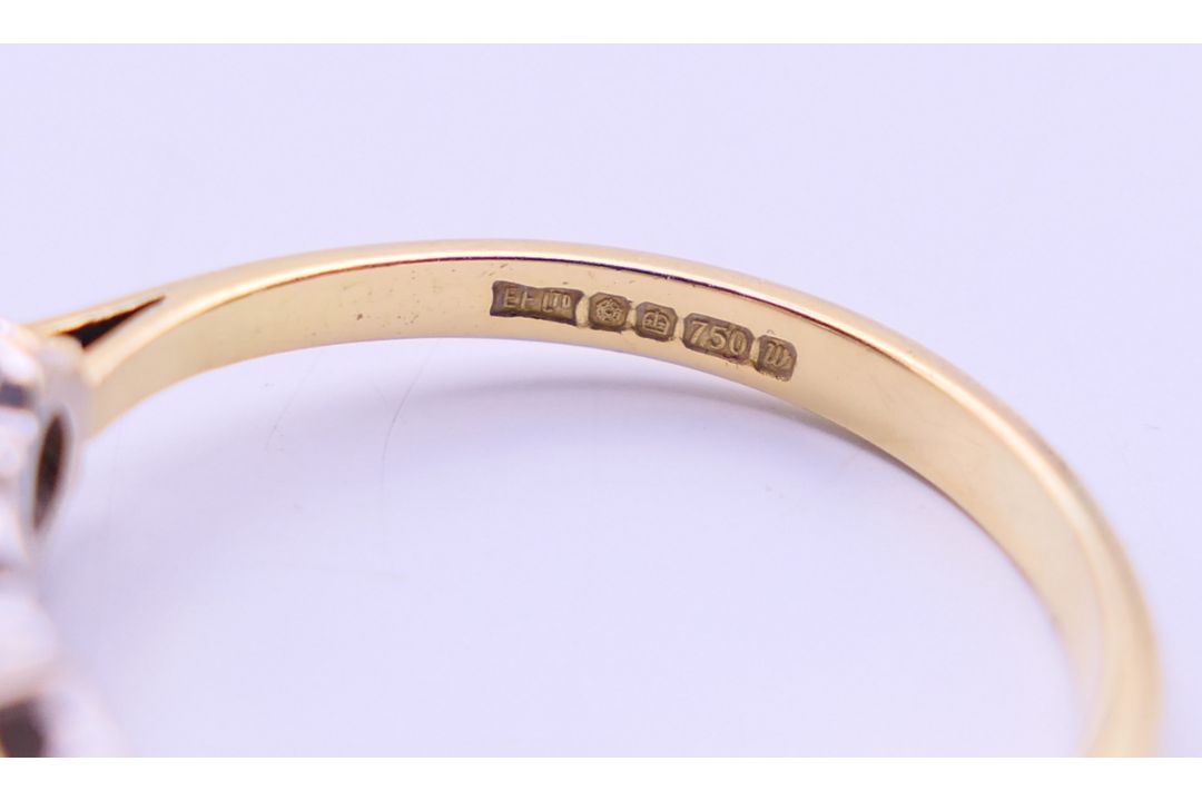 An 18 ct gold three stone diamond ring. Ring size P. - Image 4 of 5