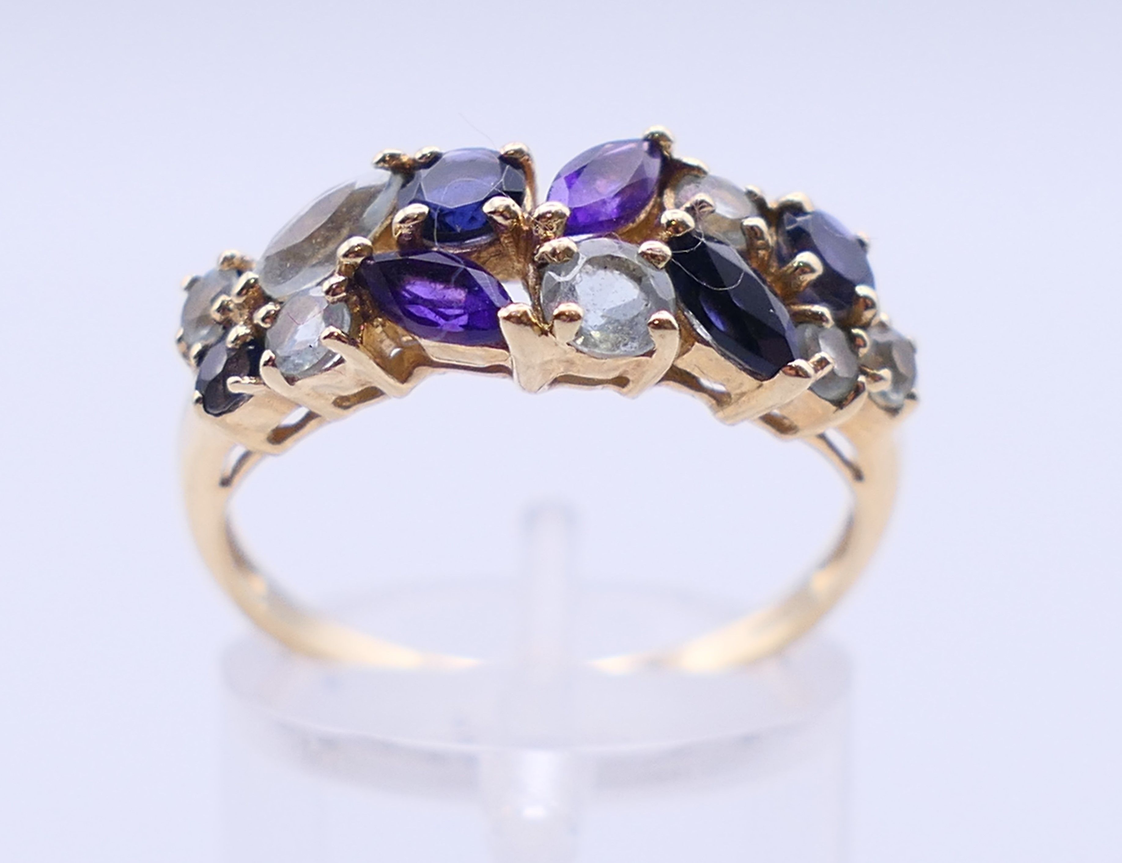 A 9 ct gold dress ring and a matching 9 ct gold bracelet. Bracelet 18 cm long. Ring size Q. 11. - Image 7 of 10