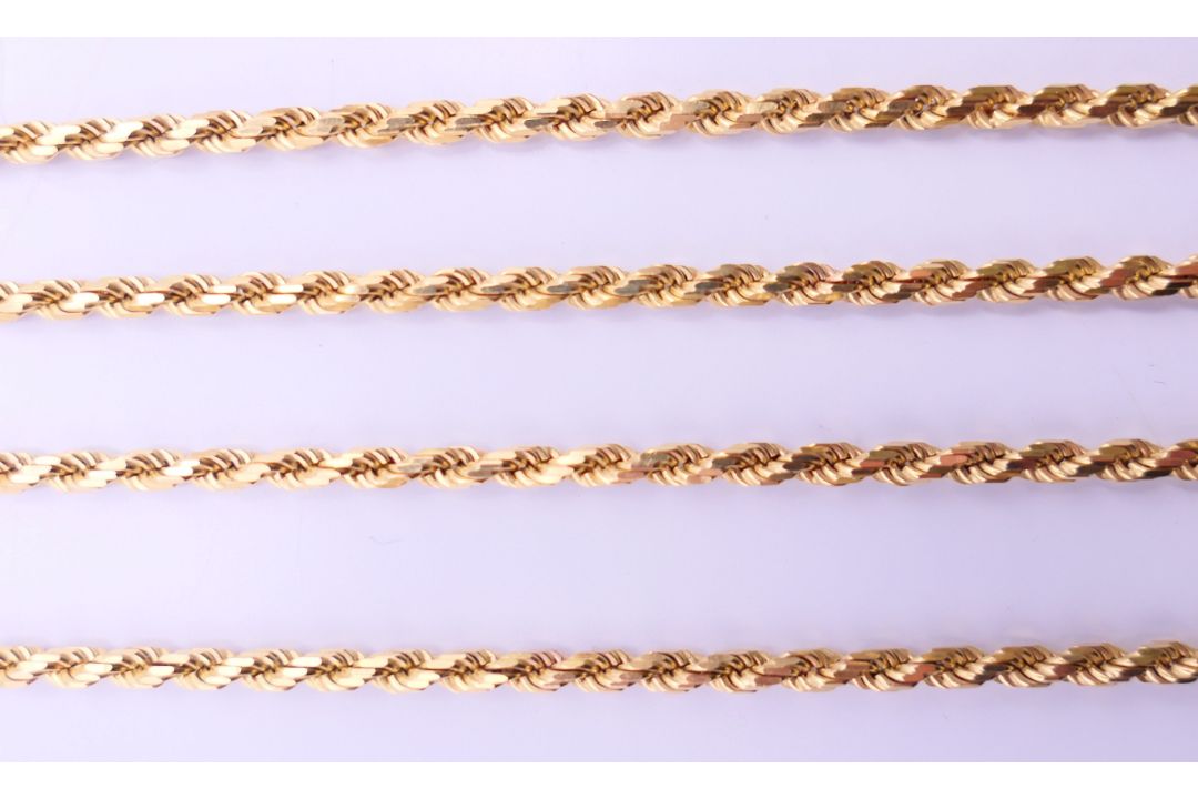 Two 9 ct gold chains. Rope twist chain 72 cm long, cable chain 70 cm long. 30.3 grammes. - Image 2 of 8