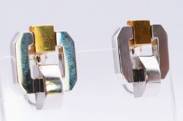 A pair of 18 ct white gold and yellow gold earrings. 2 cm high. 9.4 grammes.