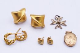 Two pairs of 18 ct gold earrings, 6.7 grammes total weight, a pair of 9 ct gold earrings, 3.