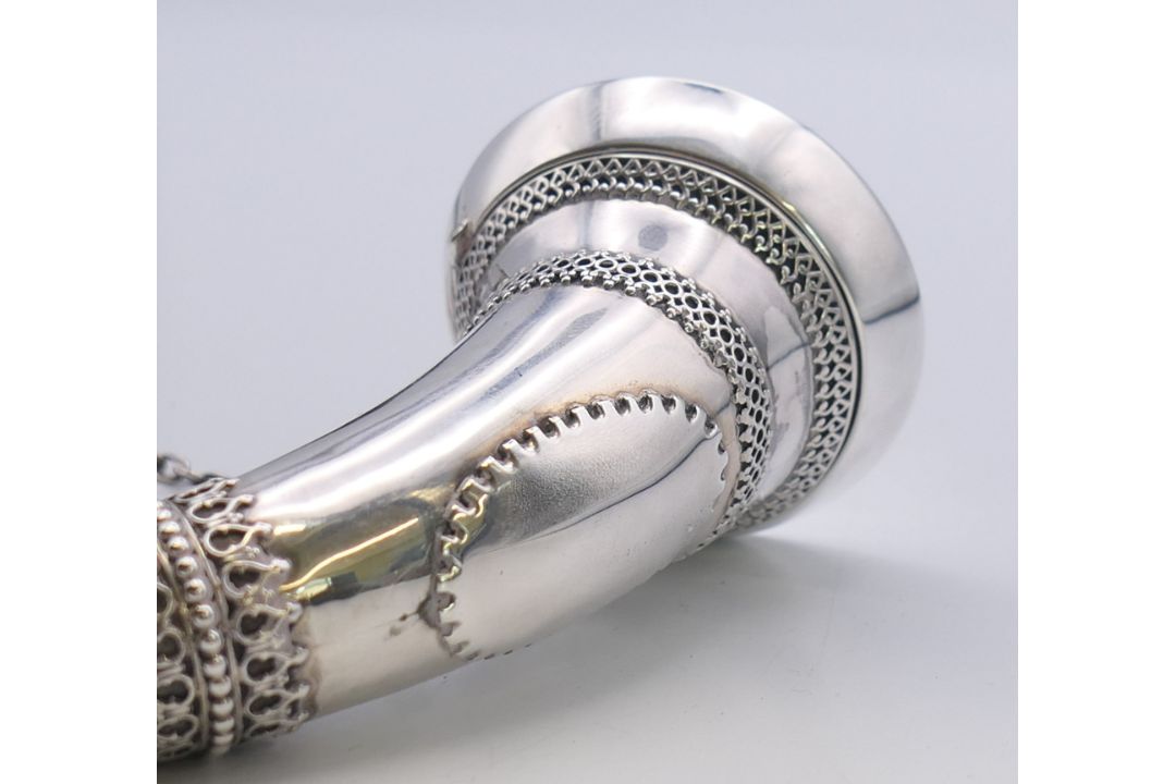A large Victorian silver cornucopia vinaigrette. 13.5 cm long. - Image 3 of 6