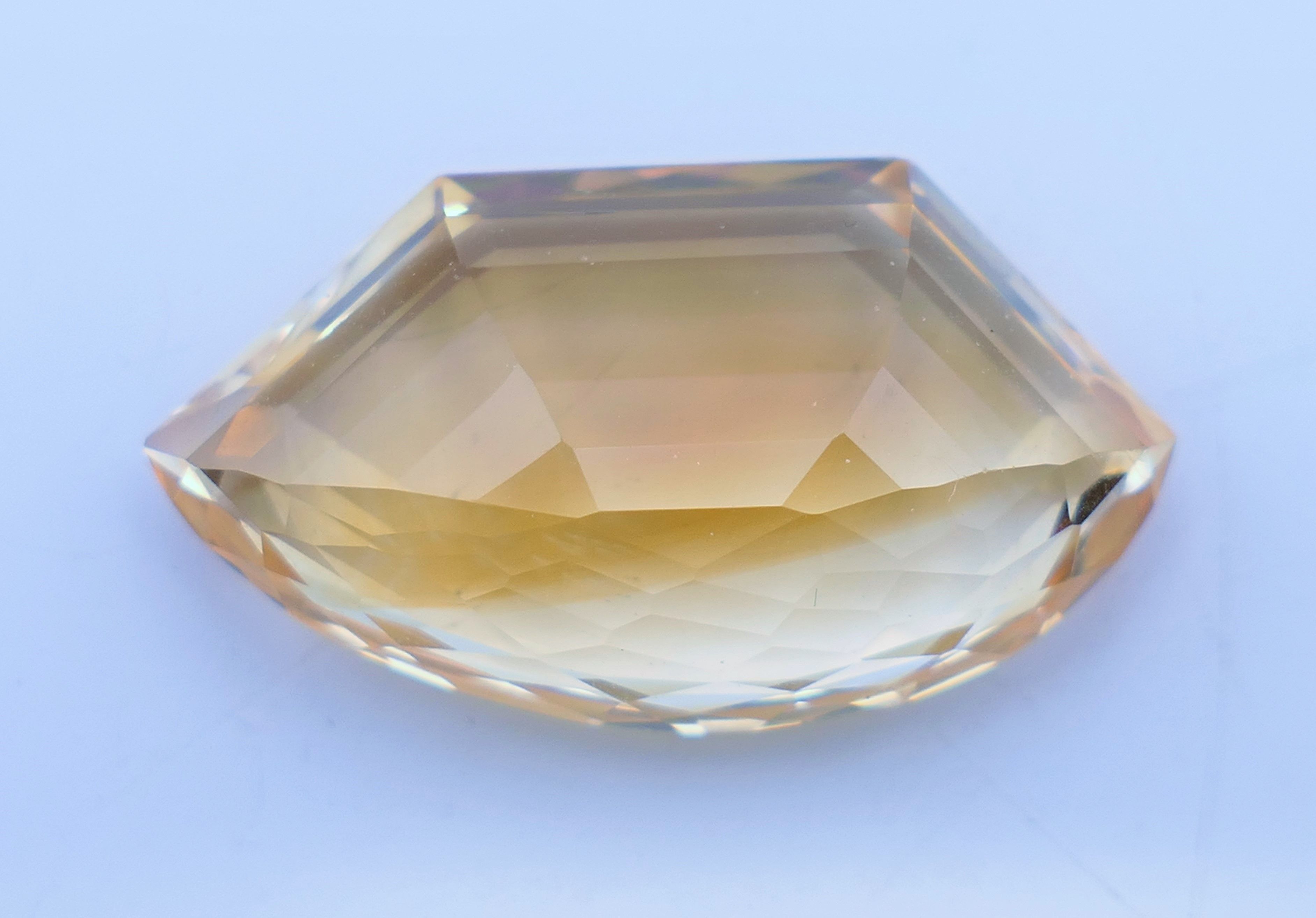 A quantity of loose citrines. - Image 4 of 14