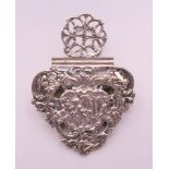 A pierced silver letter clip. 42 grammes. 6.5 cm high.