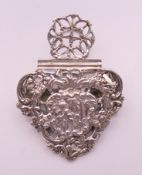 A pierced silver letter clip. 42 grammes. 6.5 cm high.