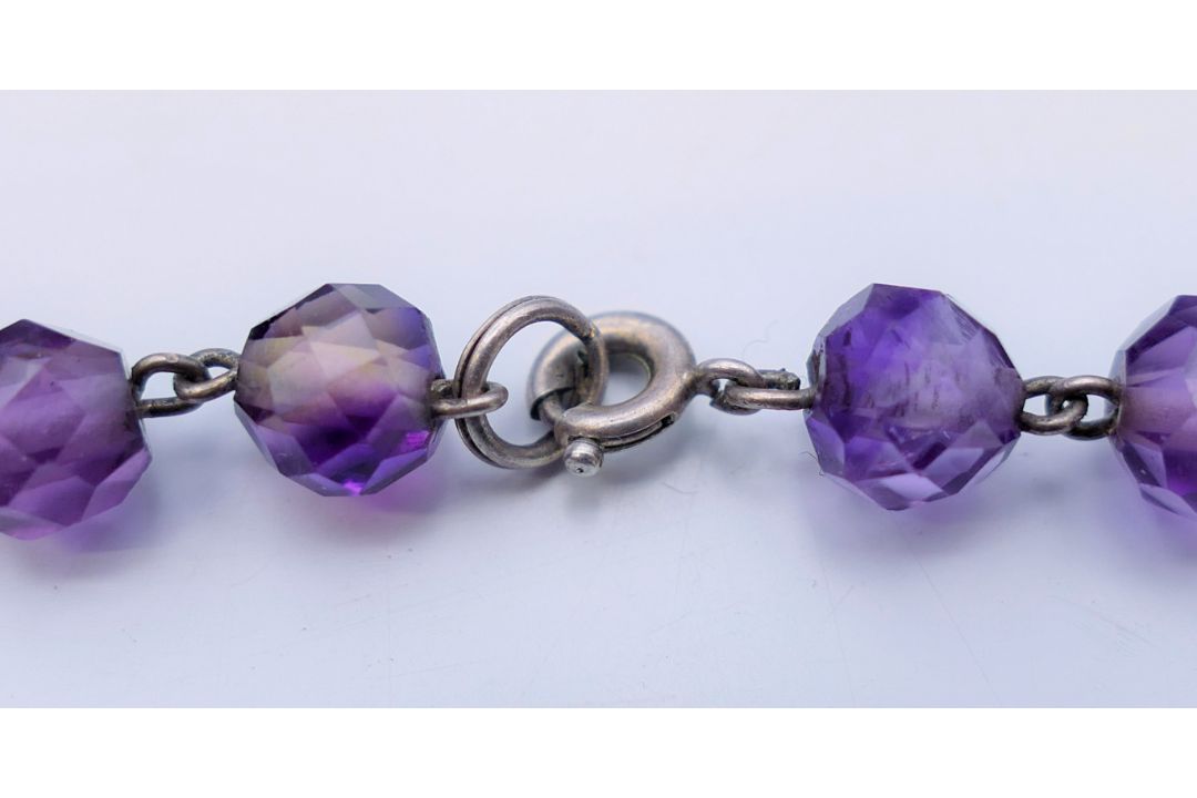 An amethyst bead necklace. 76 cm long. - Image 4 of 4