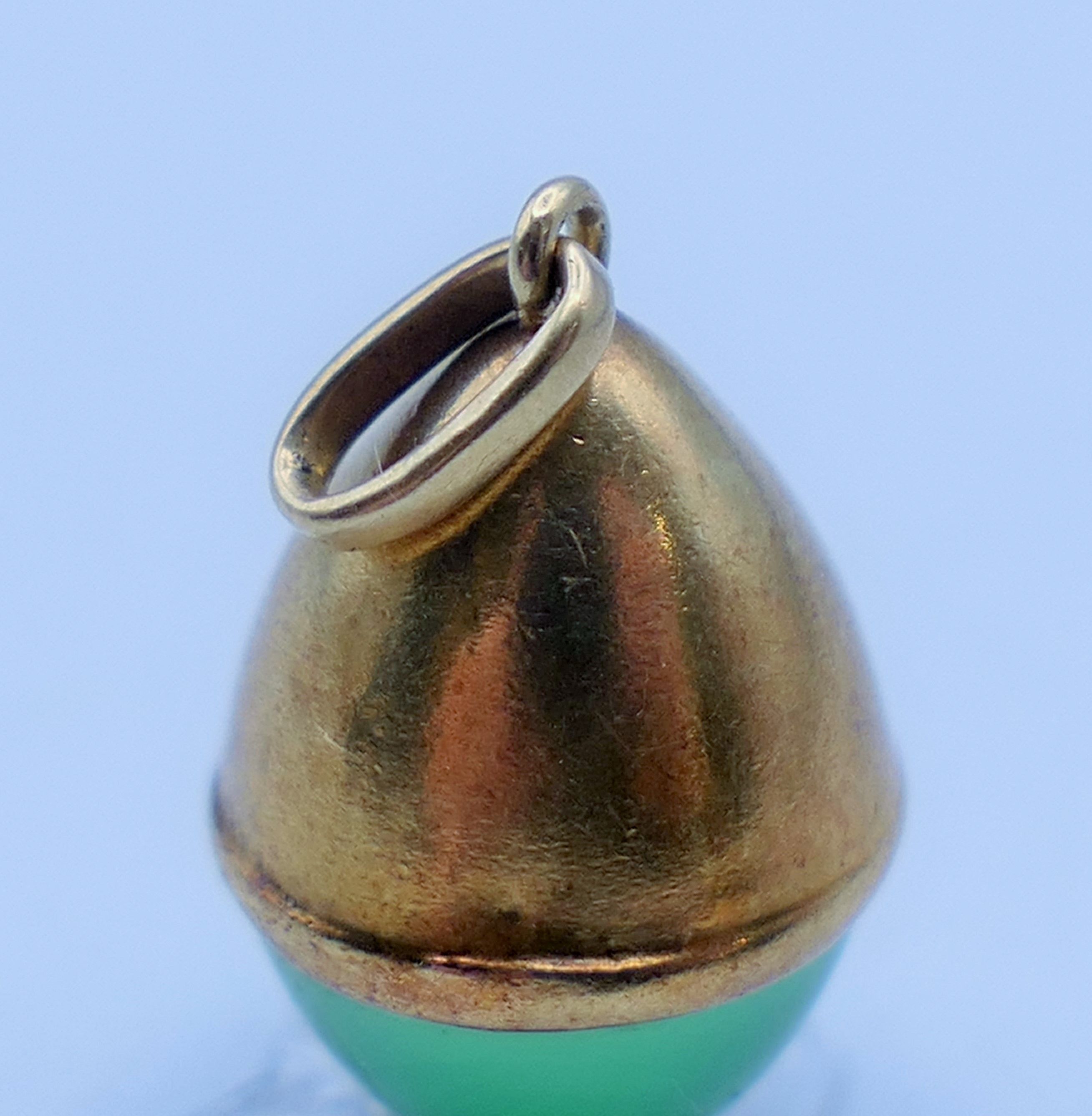 An 18 ct gold (tested) gold pendant. 1.5 cm high. - Image 3 of 3