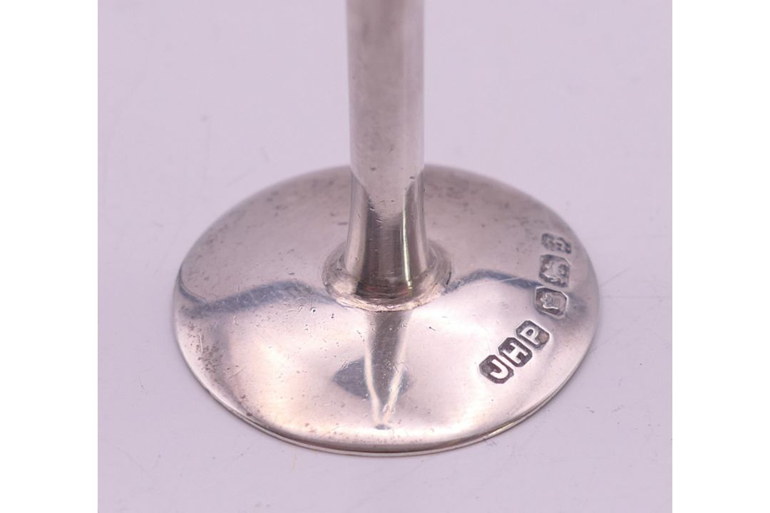 A silver taper stick. 10 grammes. 14.5 cm high. - Image 3 of 4