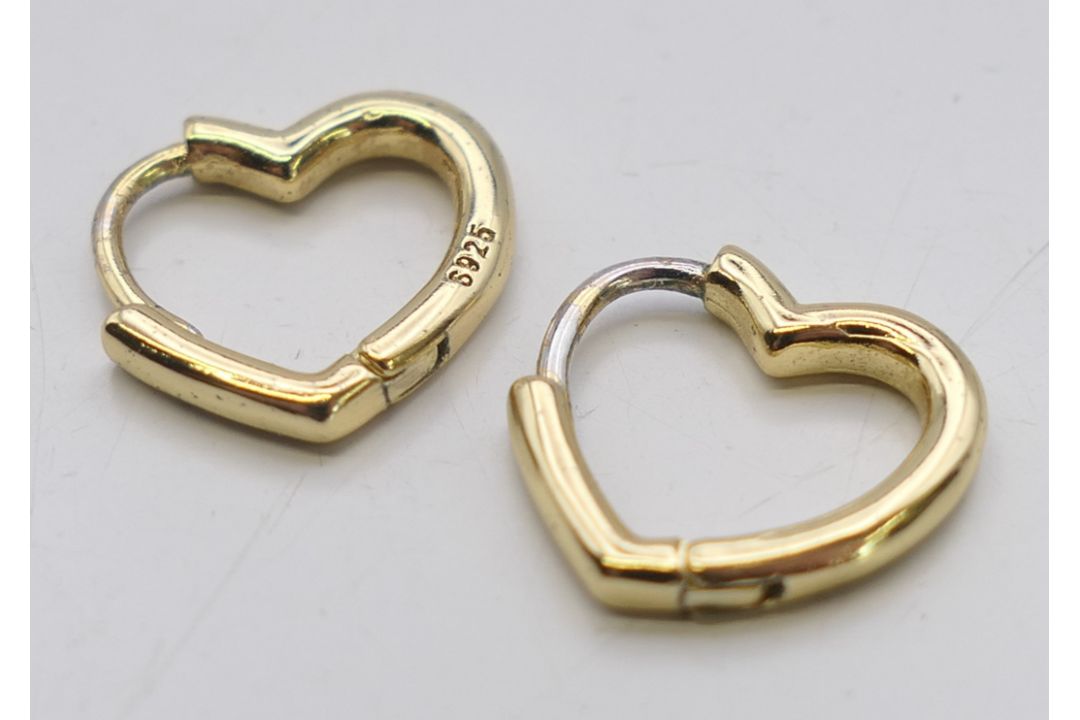 Four pairs of silver earrings. Sunflower earrings approximately 2 cm diameter. - Image 10 of 13