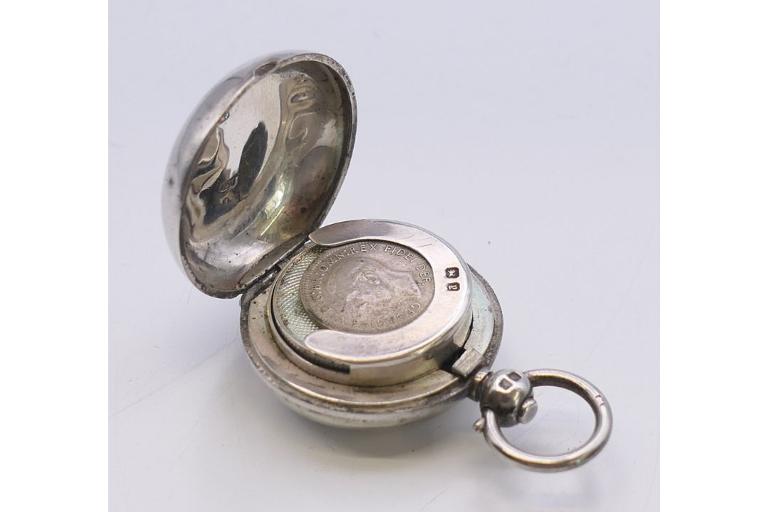A silver sovereign holder. 4.5 cm high including suspension loop. - Image 1 of 6