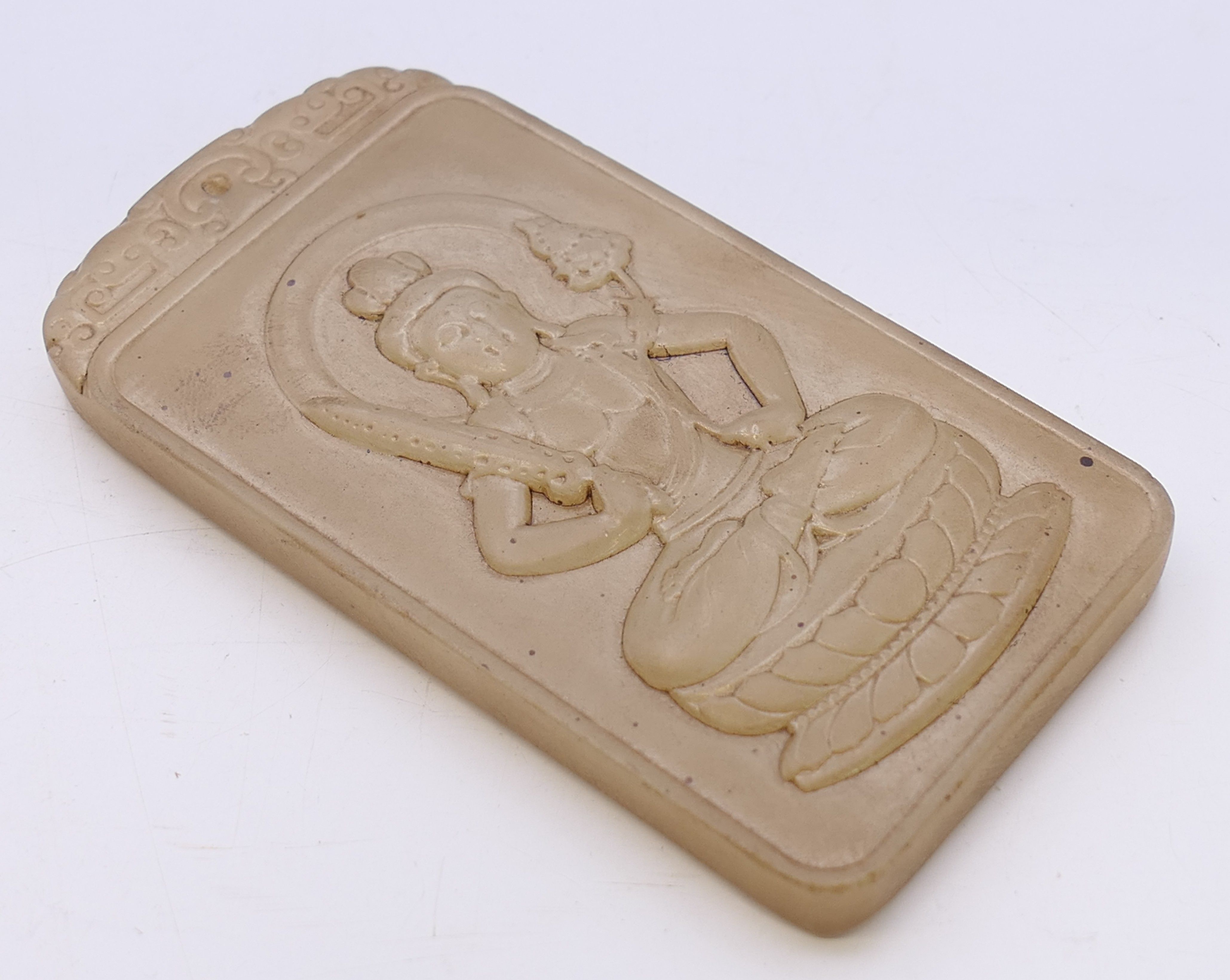 A jade seated Buddha plaque. 10 cm x 5.25 cm. - Image 2 of 4