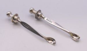 A pair of Victorian silver ear wax spoons. 6.5 cm high.